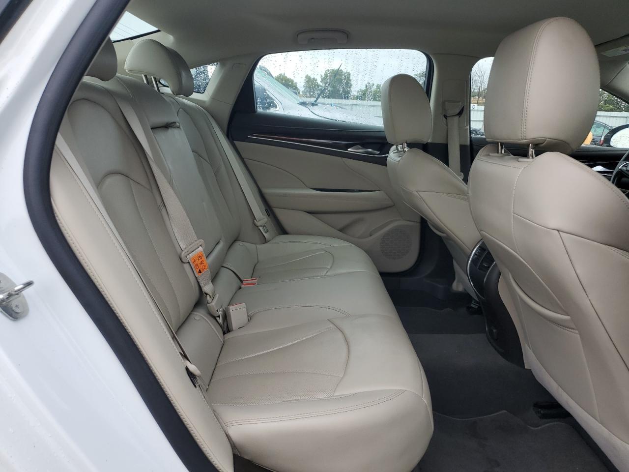 2018 Buick Lacrosse Essence White vin: 1G4ZP5SS1JU137808