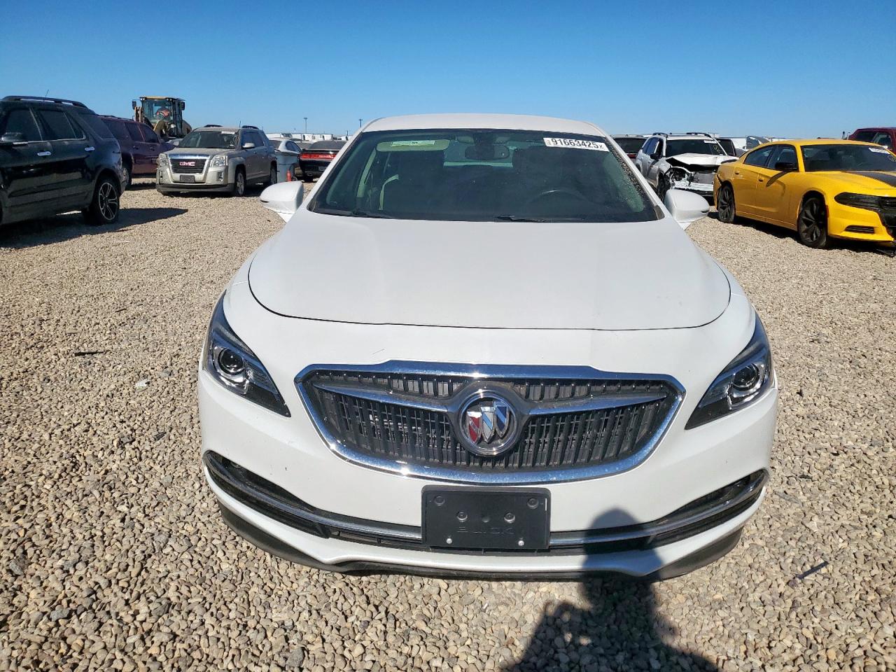 2018 Buick Lacrosse Essence White vin: 1G4ZP5SS2JU106888