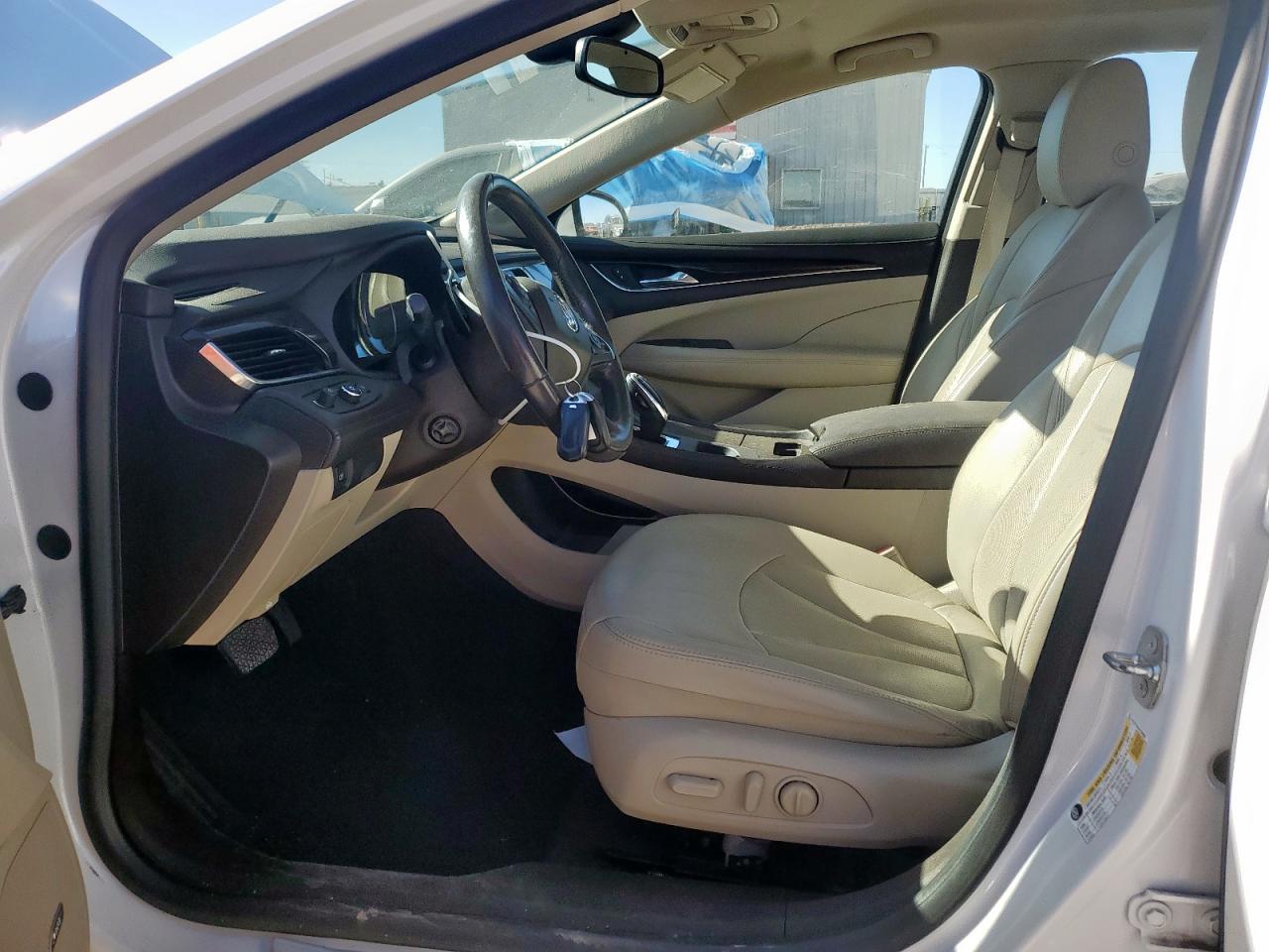 2018 Buick Lacrosse Essence White vin: 1G4ZP5SS2JU106888