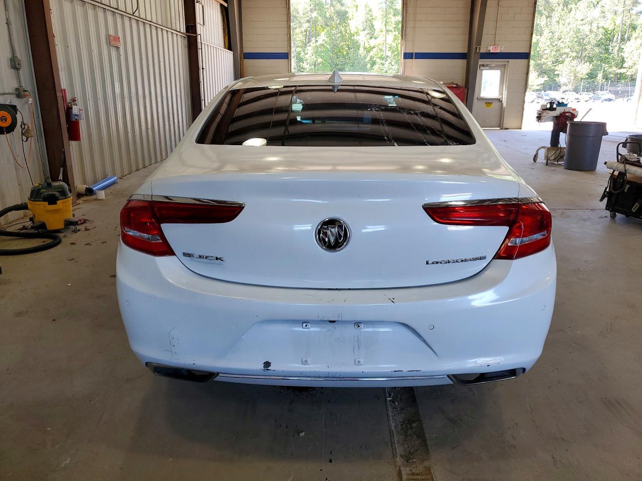 2017 Buick Lacrosse Essence White vin: 1G4ZP5SS8HU198499