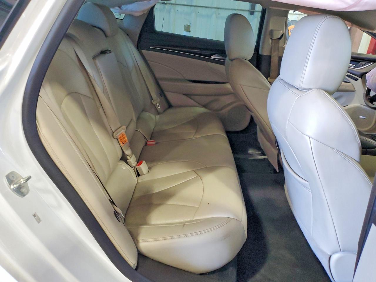 2017 Buick Lacrosse Essence White vin: 1G4ZP5SS8HU198499