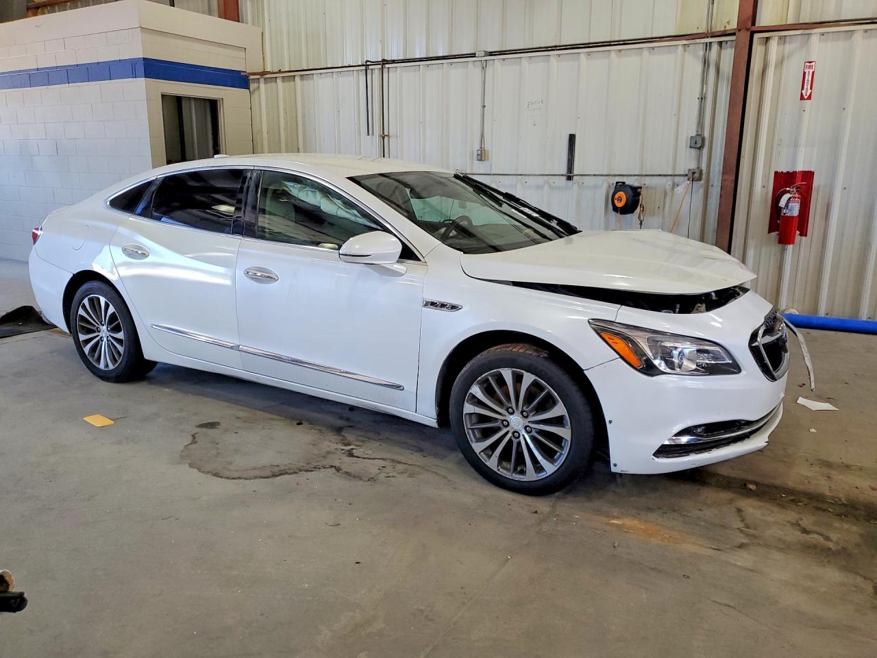 2017 Buick Lacrosse Essence White vin: 1G4ZP5SS8HU198499