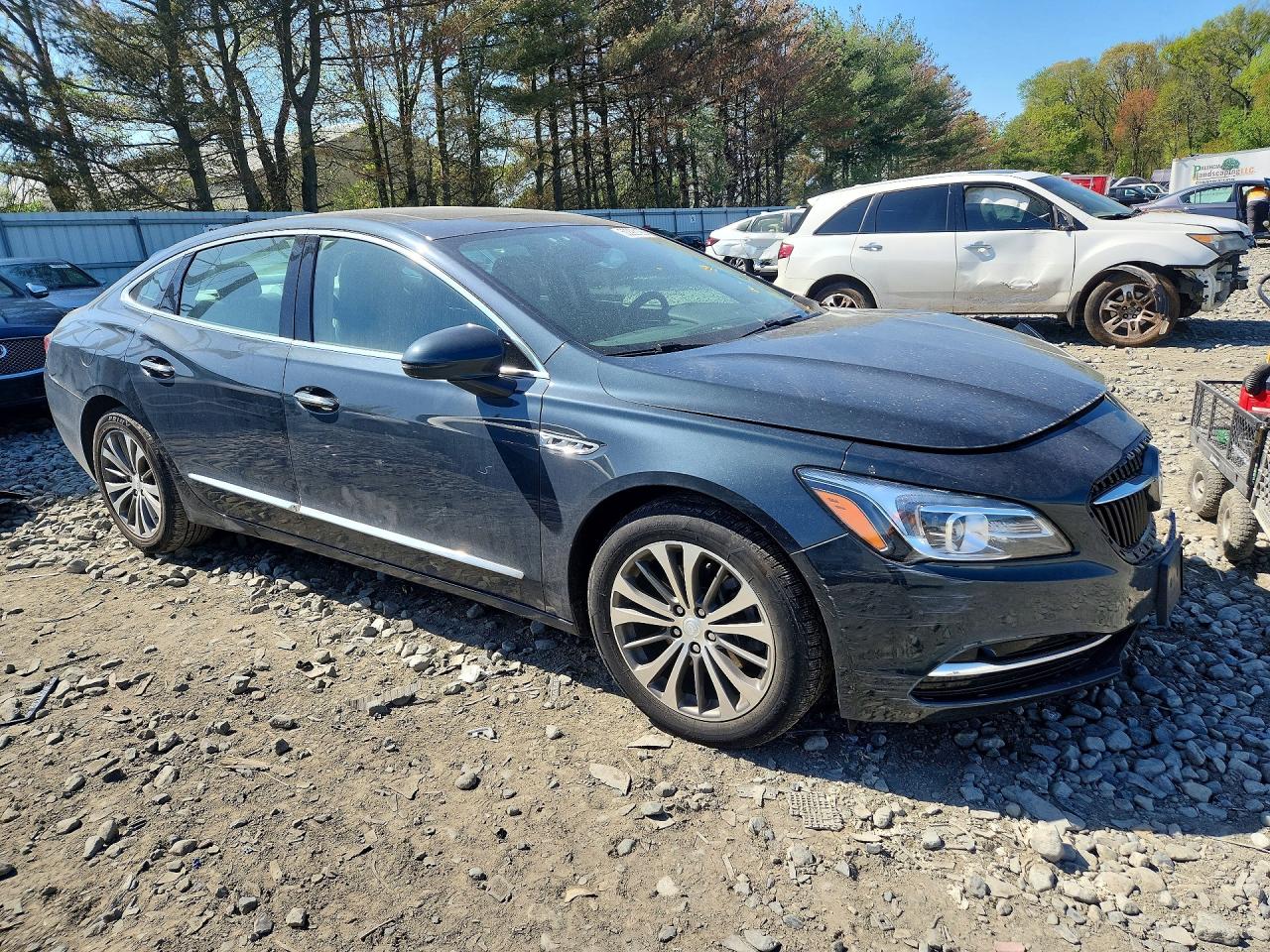 2018 Buick Lacrosse Essence Black vin: 1G4ZP5SS9JU141184