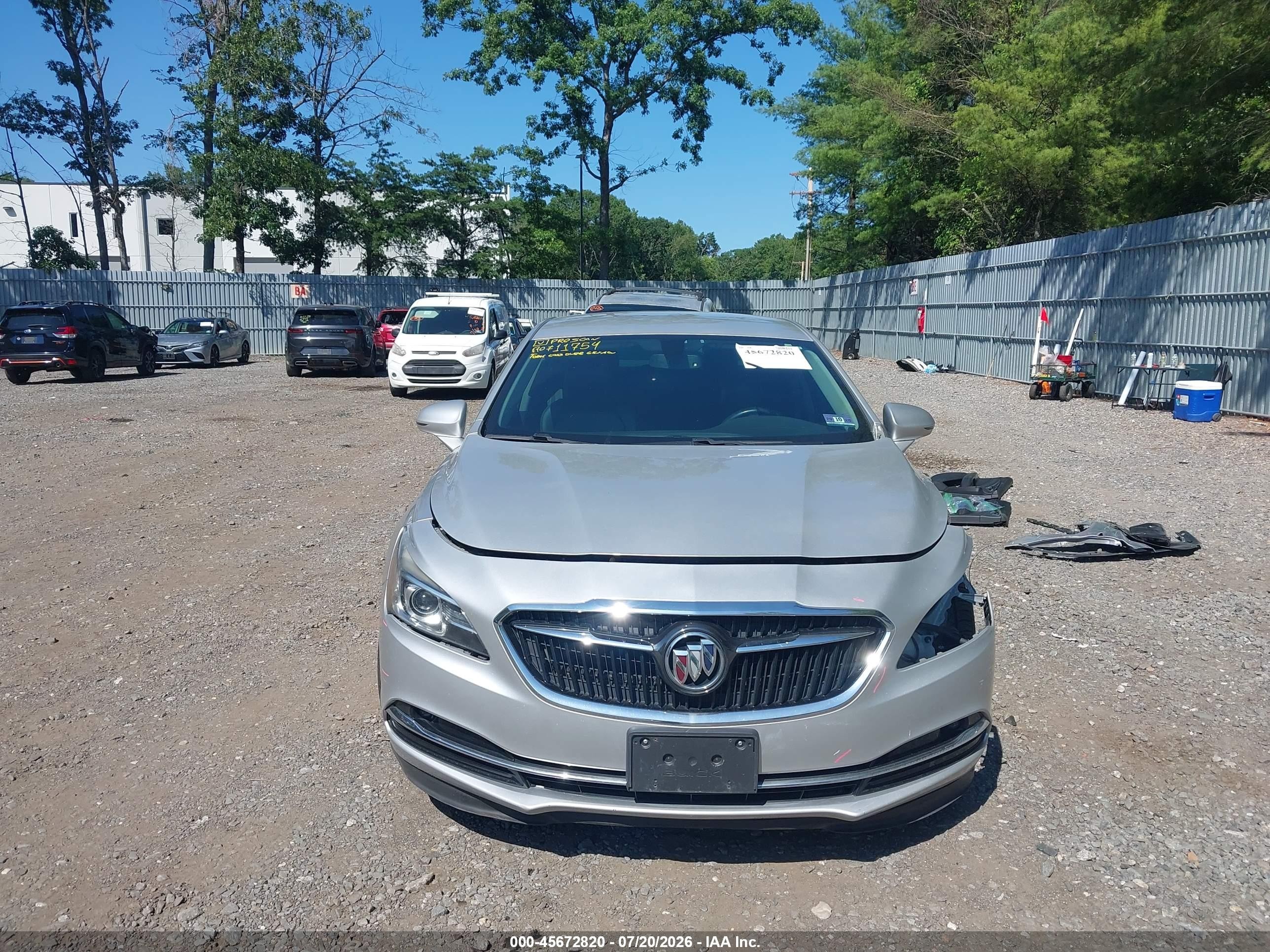 2018 Buick Lacrosse Essence Silver vin: 1G4ZP5SZ6JU125103