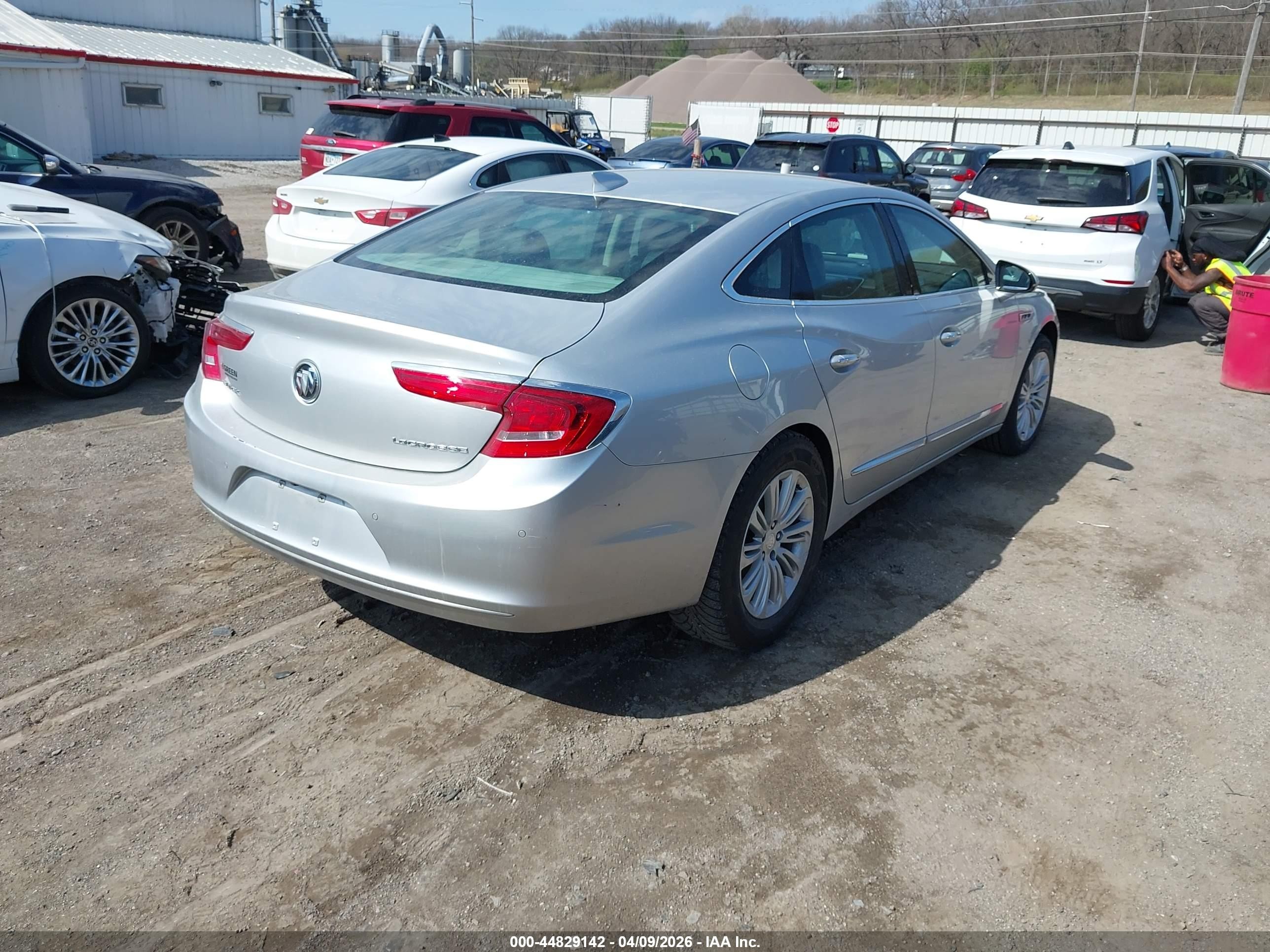 2018 Buick Lacrosse Essence Silver vin: 1G4ZP5SZXJU135603