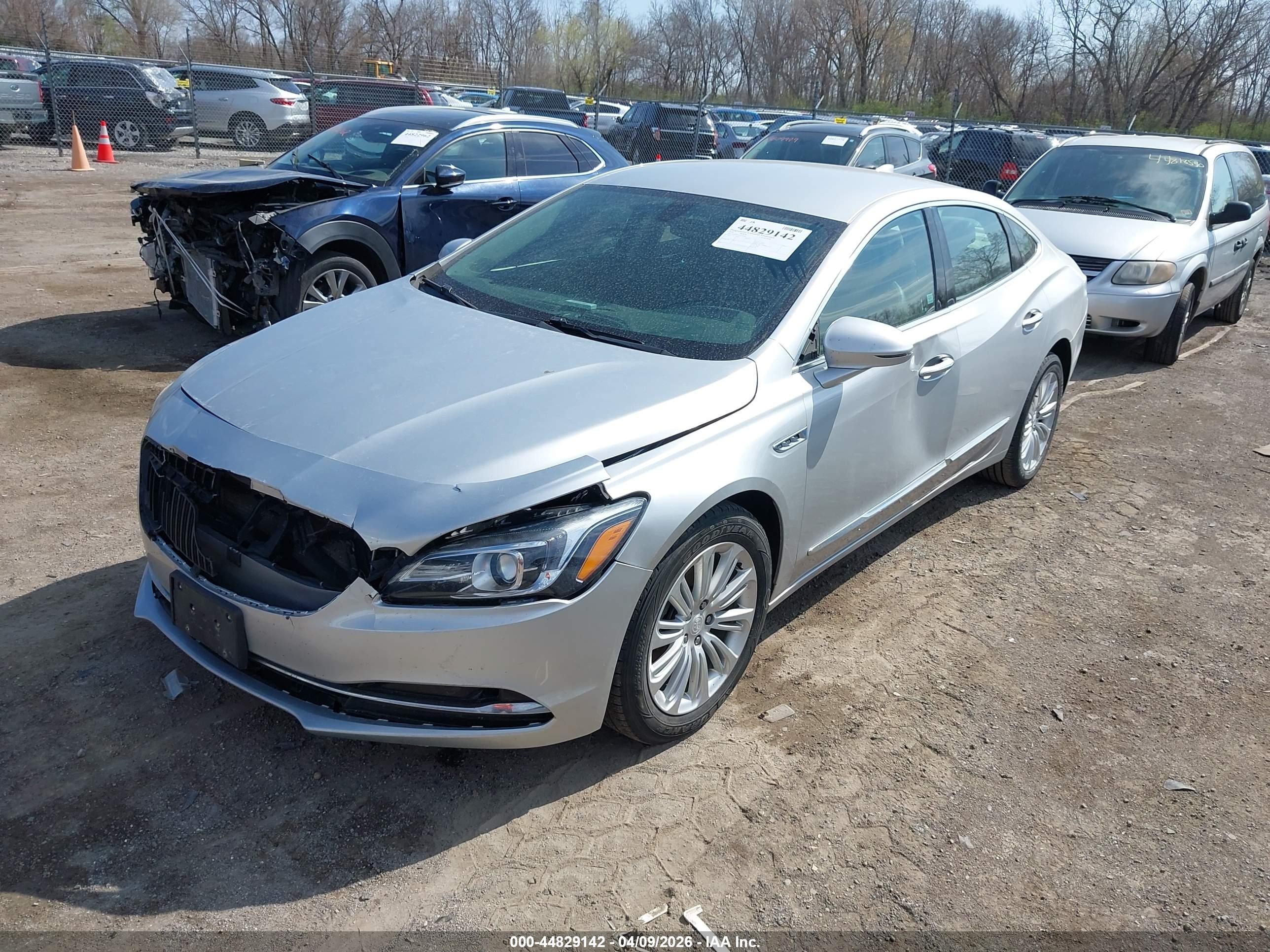 2018 Buick Lacrosse Essence Silver vin: 1G4ZP5SZXJU135603