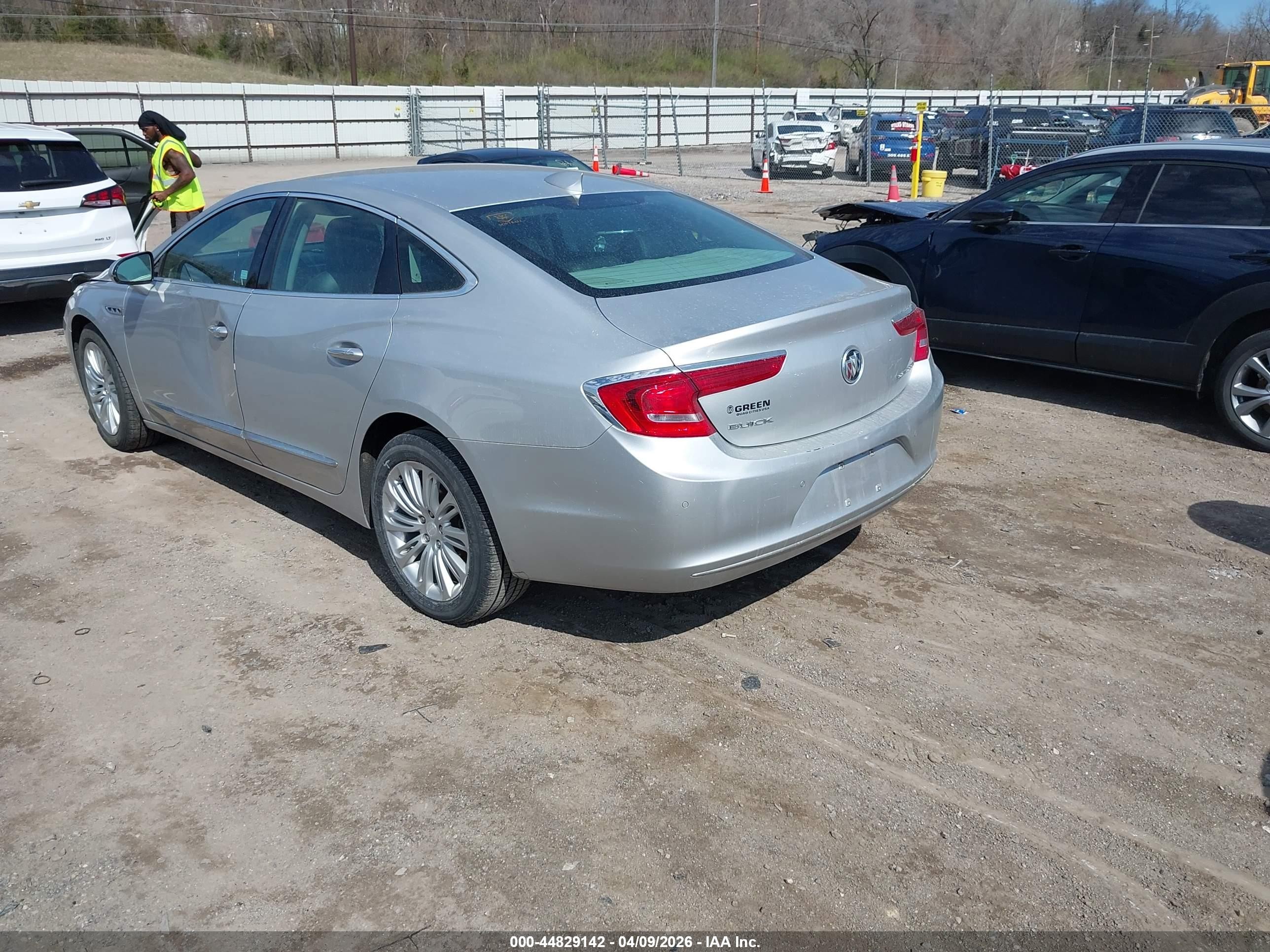 2018 Buick Lacrosse Essence Silver vin: 1G4ZP5SZXJU135603