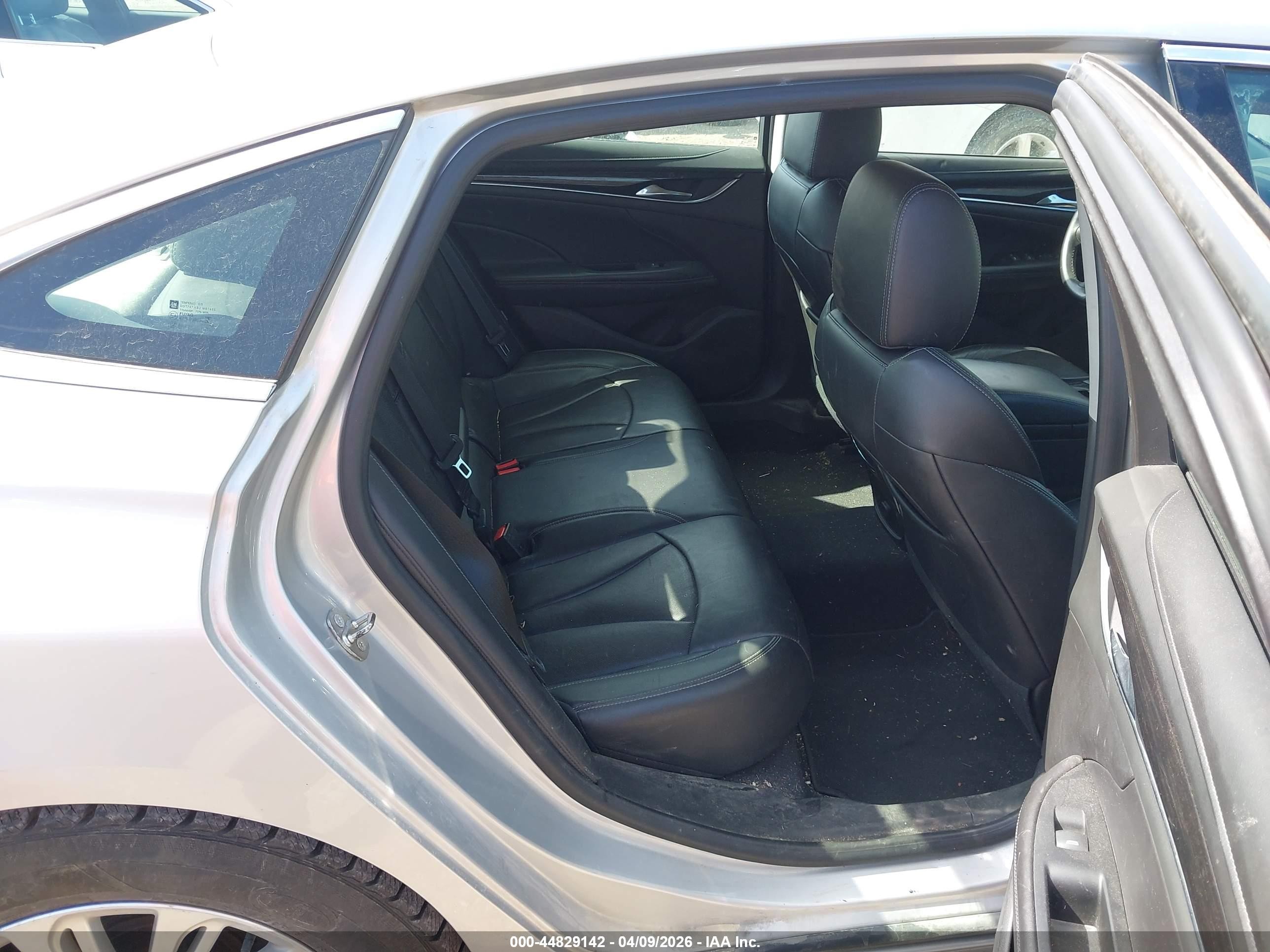 2018 Buick Lacrosse Essence Silver vin: 1G4ZP5SZXJU135603