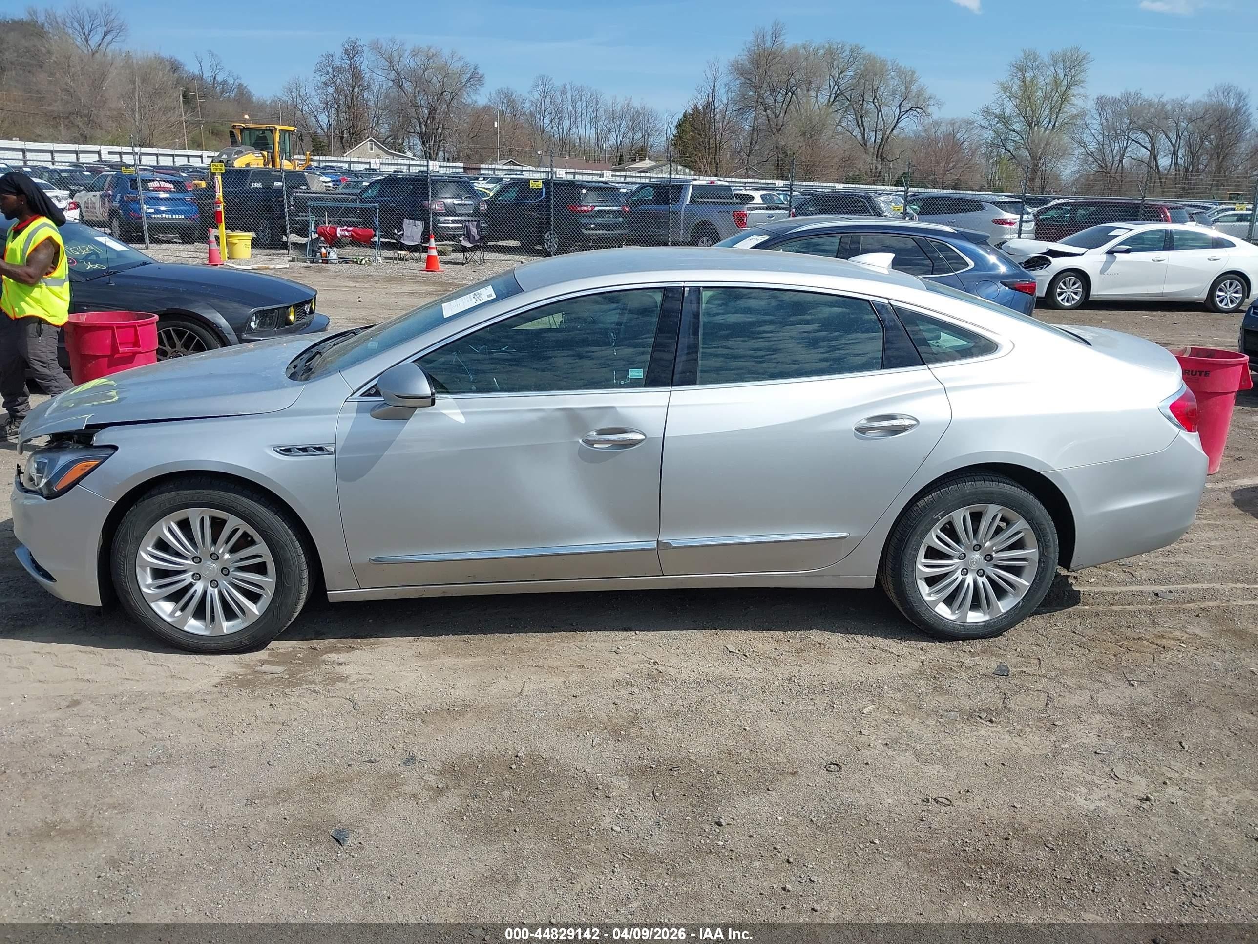 2018 Buick Lacrosse Essence Silver vin: 1G4ZP5SZXJU135603
