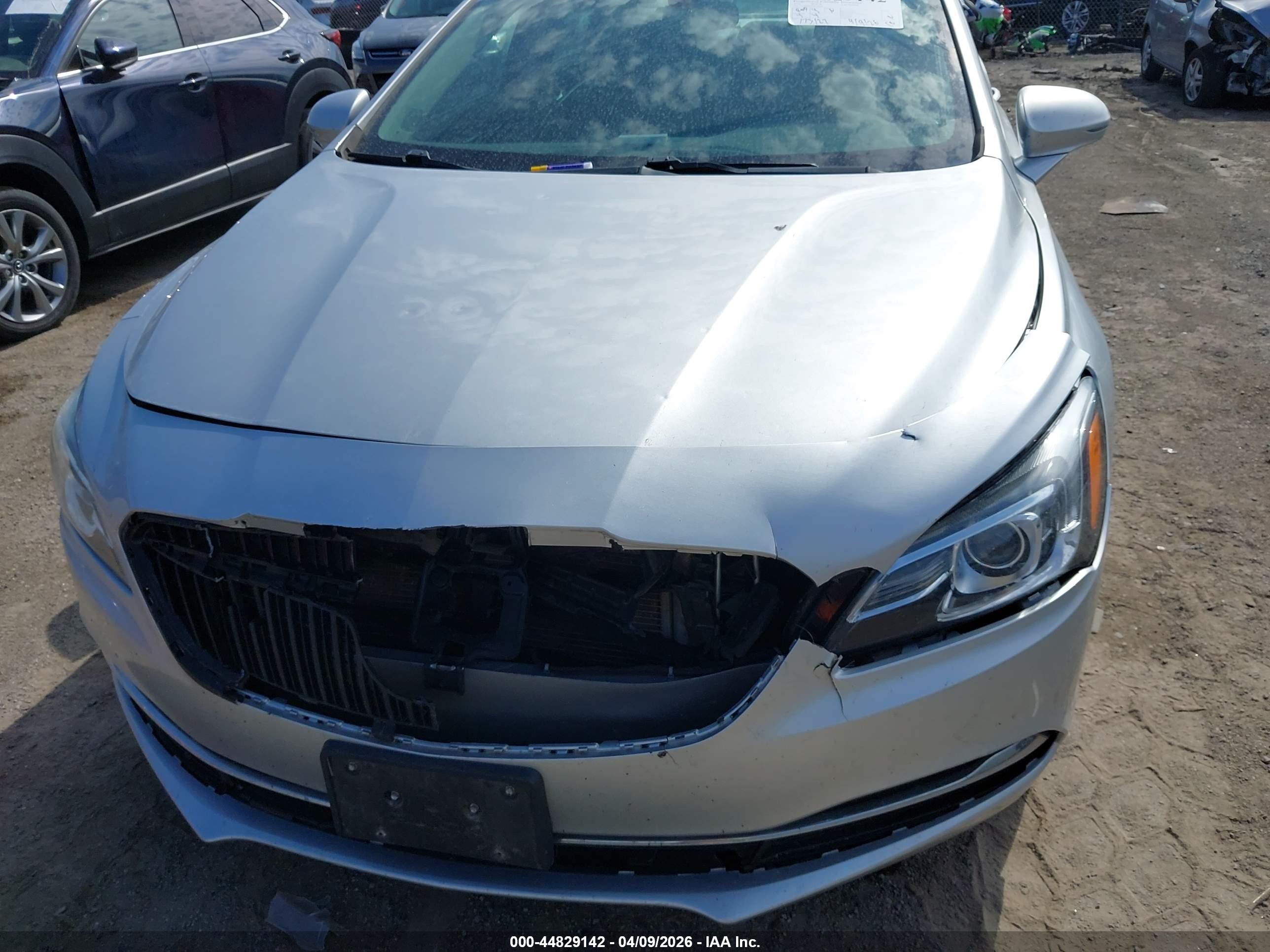 2018 Buick Lacrosse Essence Silver vin: 1G4ZP5SZXJU135603