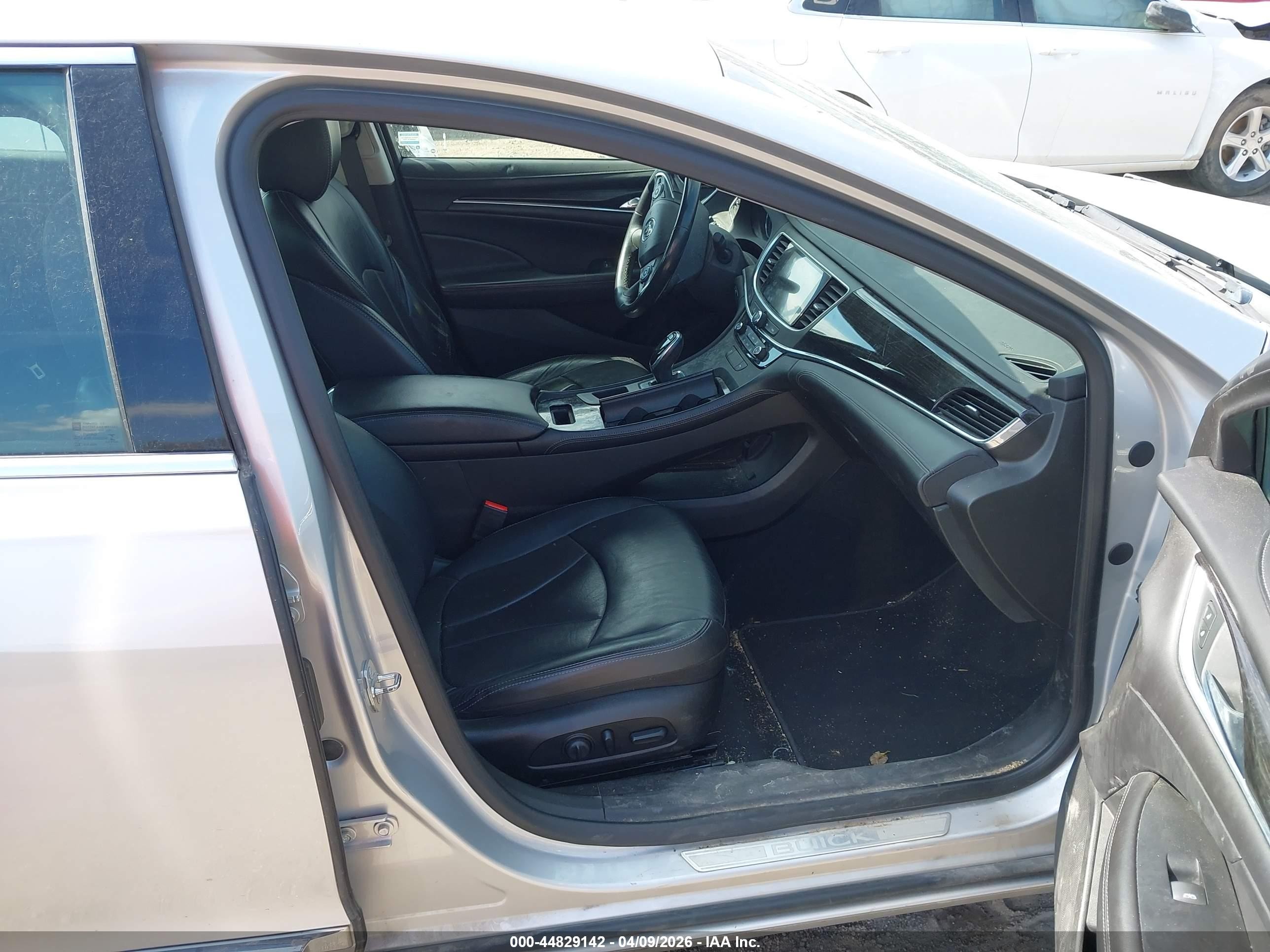 2018 Buick Lacrosse Essence Silver vin: 1G4ZP5SZXJU135603