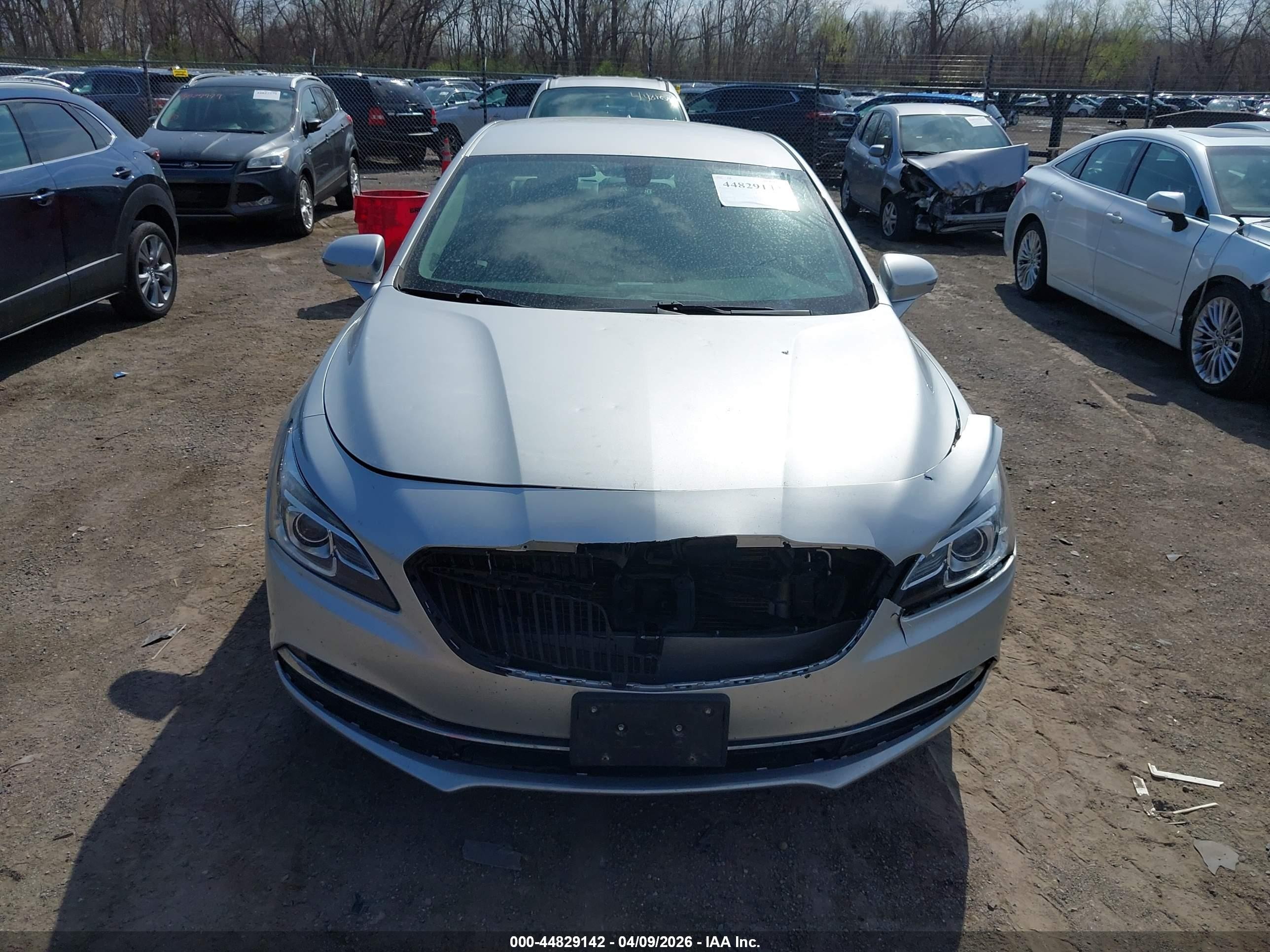 2018 Buick Lacrosse Essence Silver vin: 1G4ZP5SZXJU135603