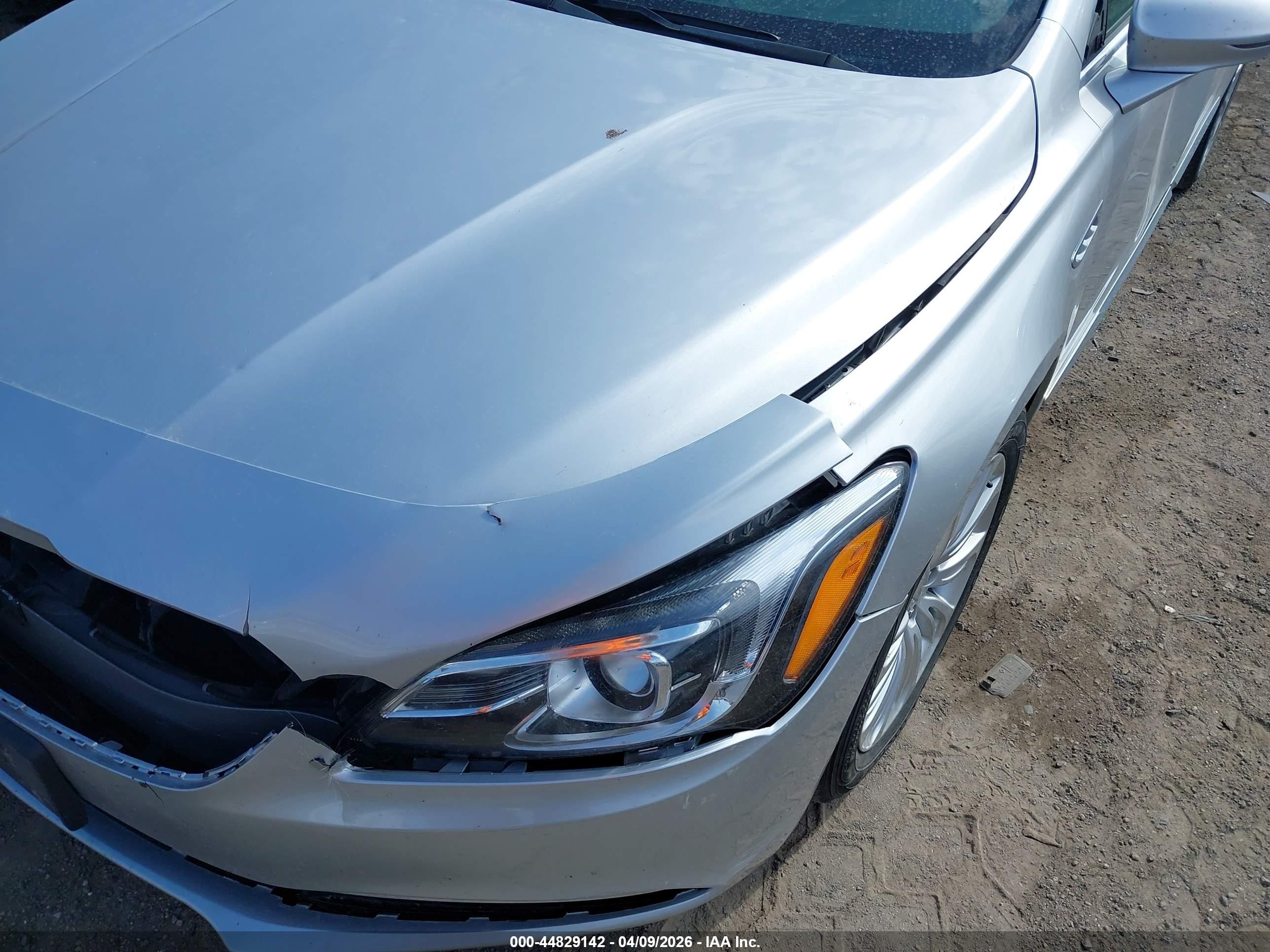 2018 Buick Lacrosse Essence Silver vin: 1G4ZP5SZXJU135603