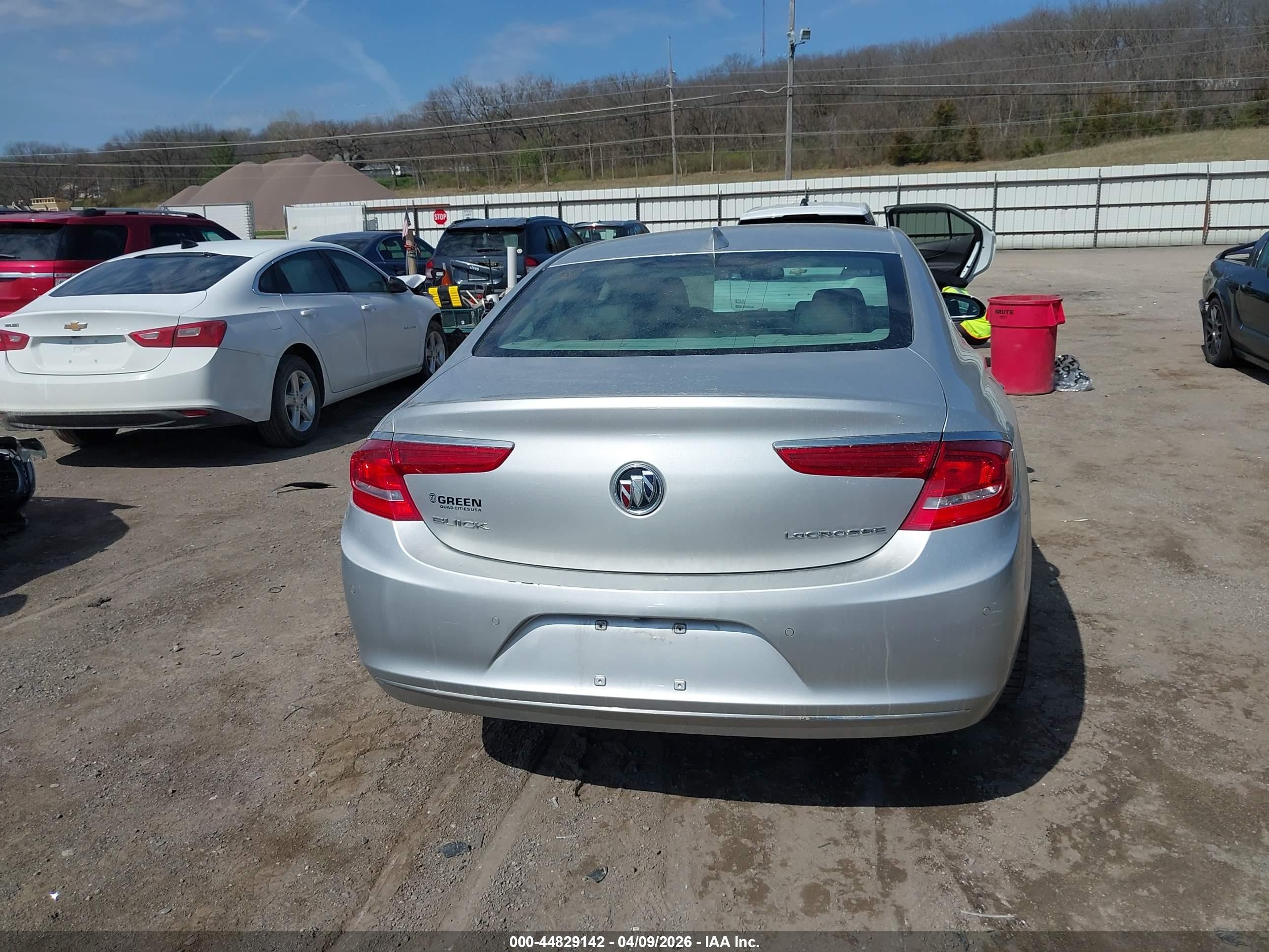 2018 Buick Lacrosse Essence Silver vin: 1G4ZP5SZXJU135603