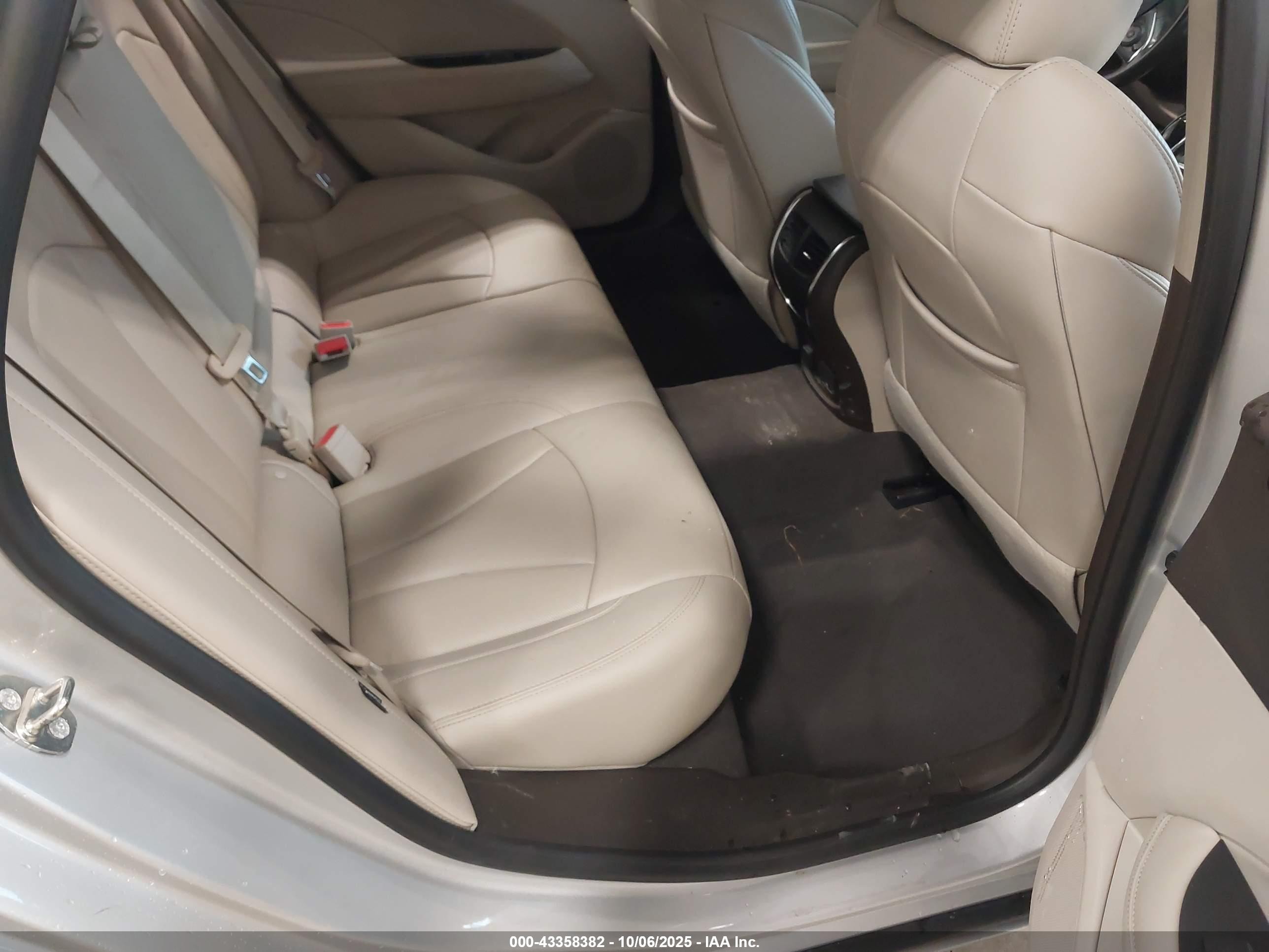 2018 Buick Lacrosse Premium Silver vin: 1G4ZR5SS1JU129198