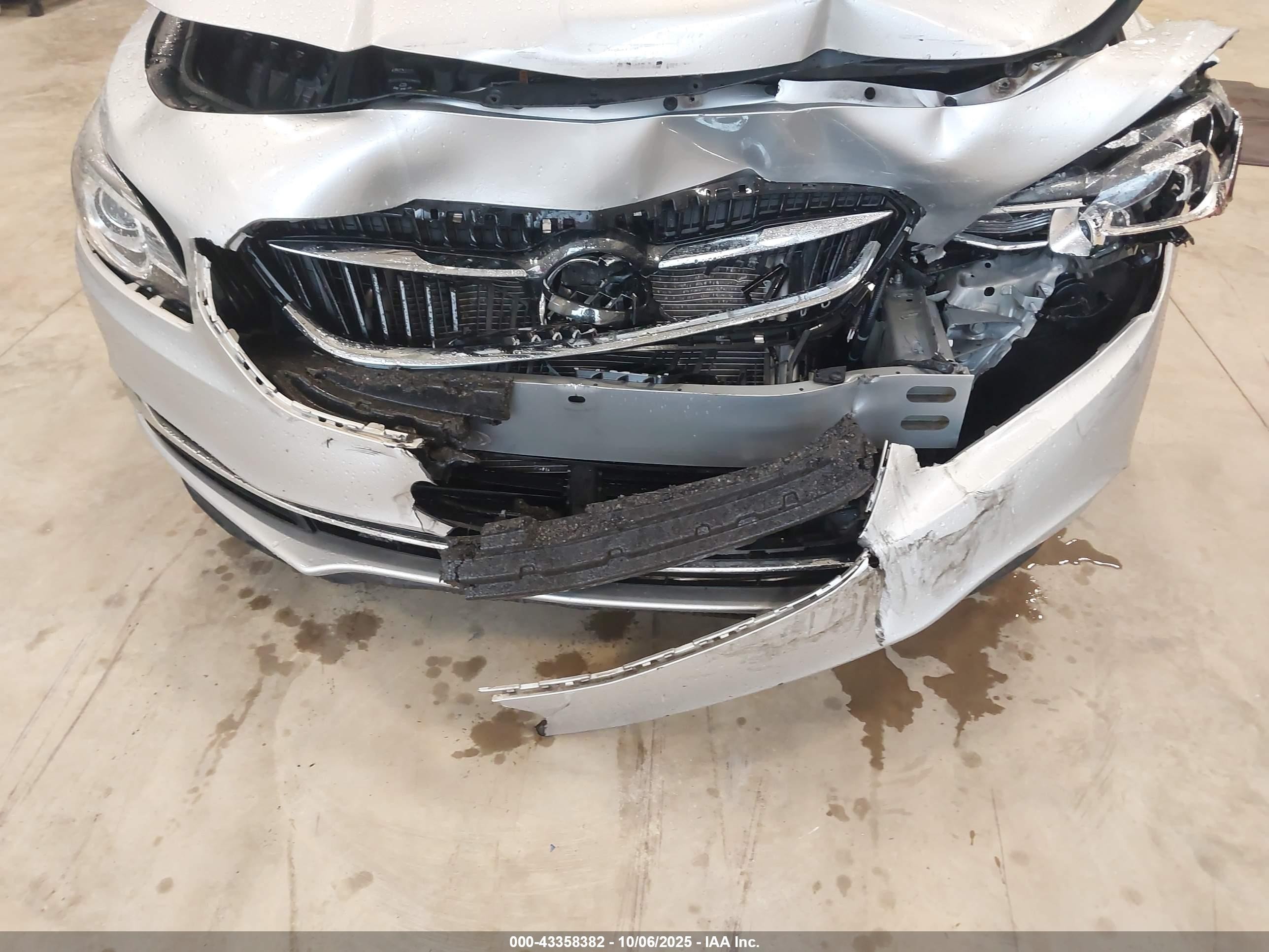 2018 Buick Lacrosse Premium Silver vin: 1G4ZR5SS1JU129198