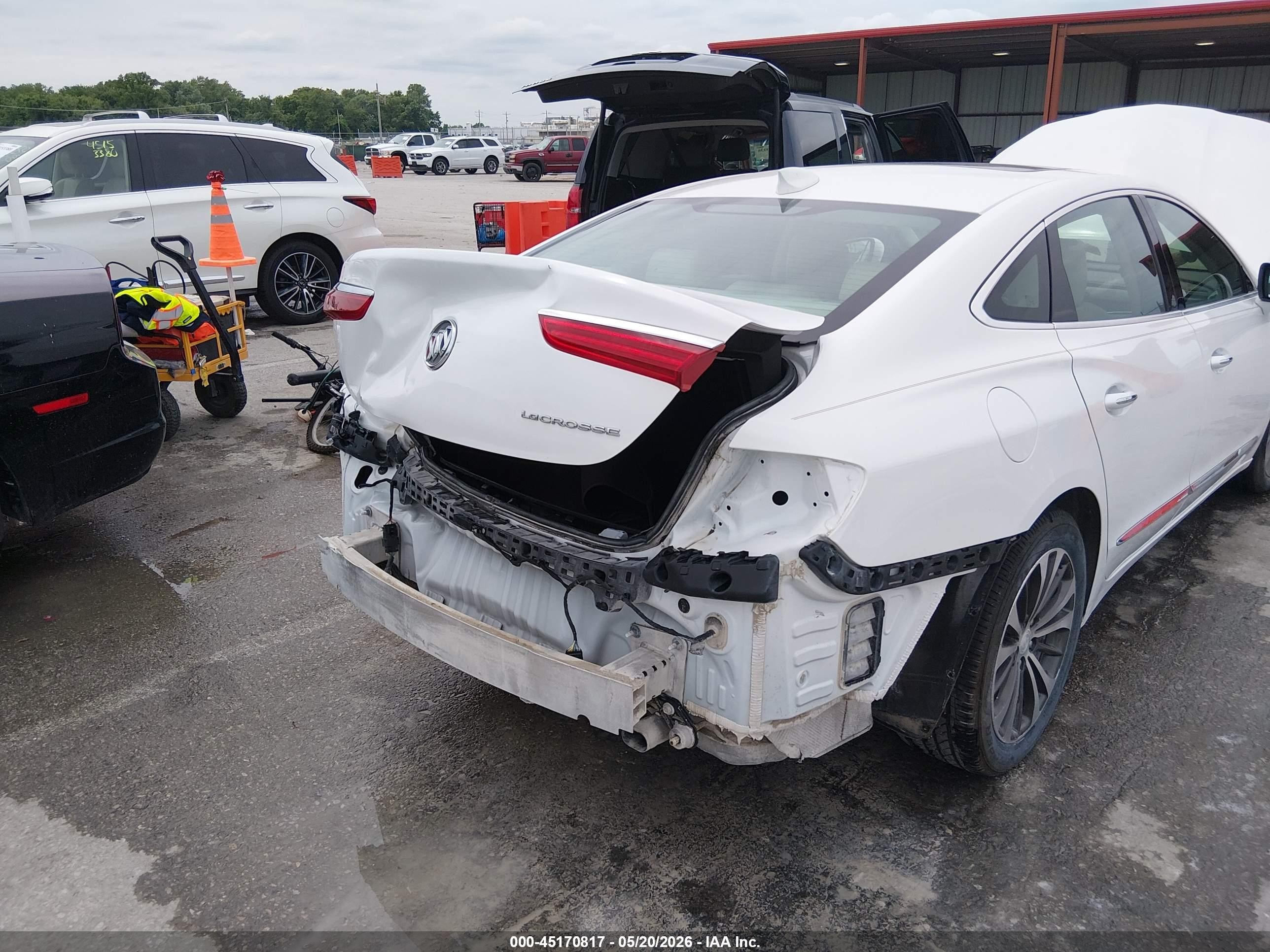 2017 Buick Lacrosse Premium White vin: 1G4ZR5SS9HU152240