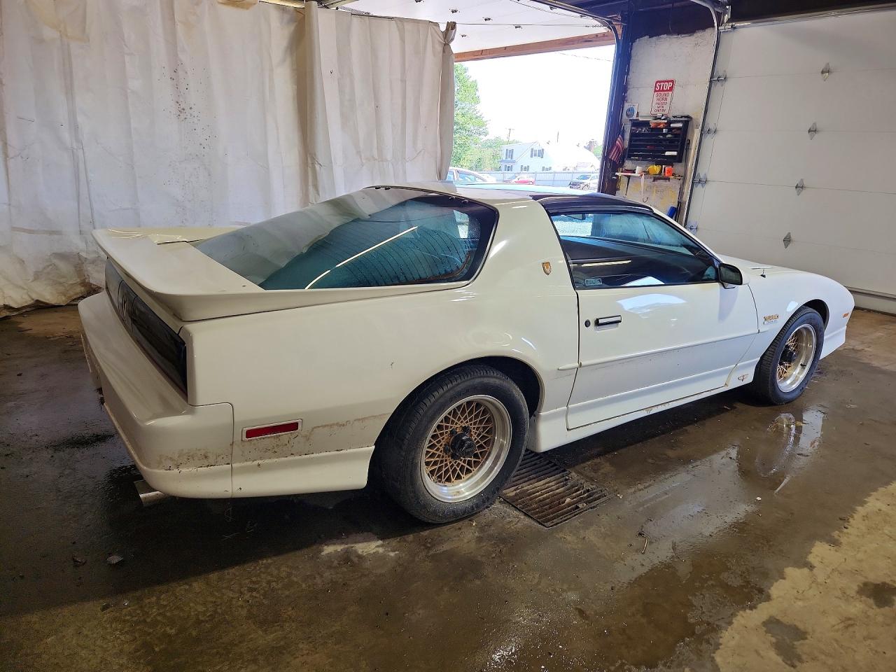 1989 Pontiac Firebird Trans Am White vin: 1G5FW2176KL243126
