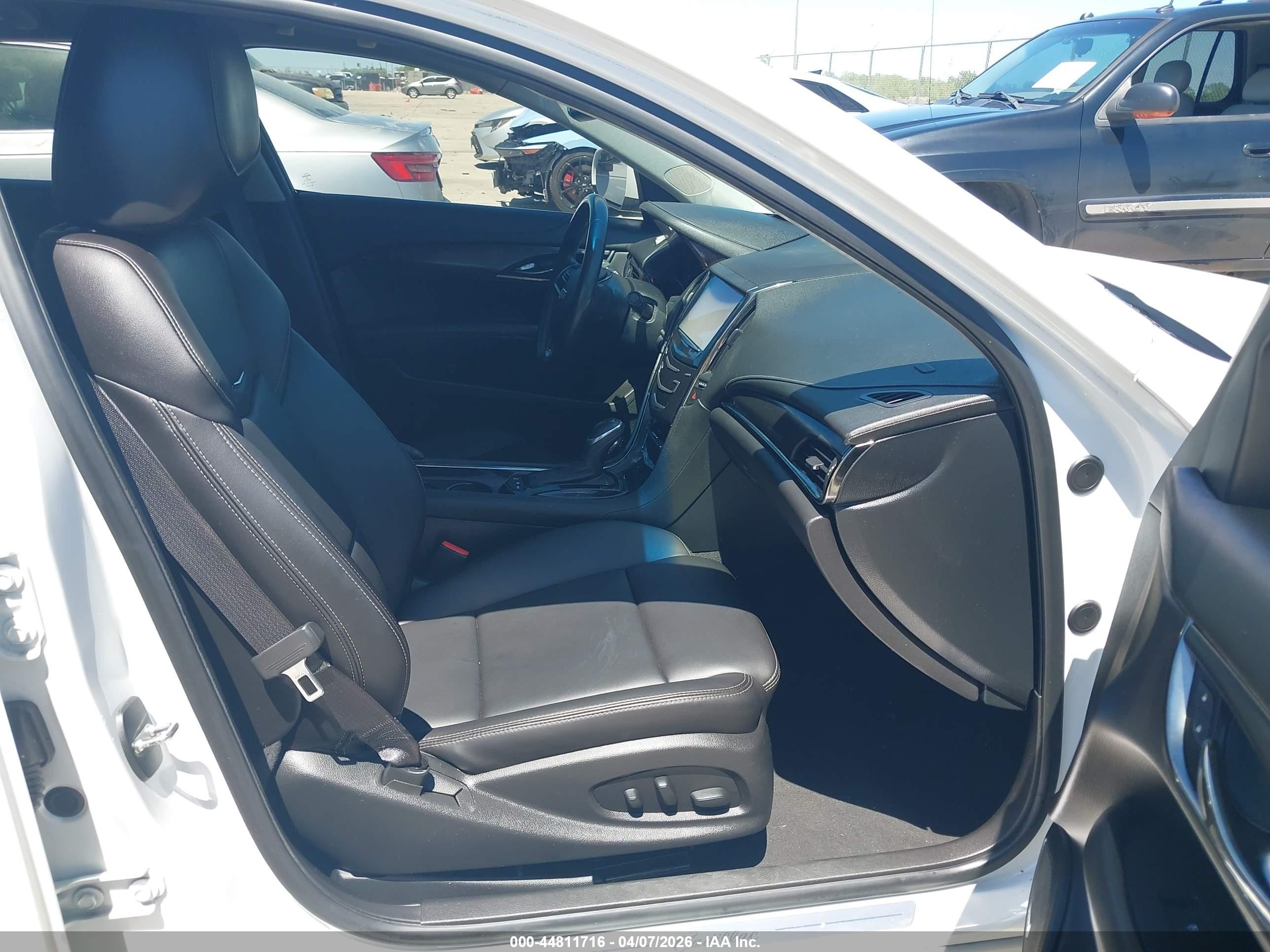 2017 Cadillac Ats Standard Белый vin: 1G6AA5RX0H0160926