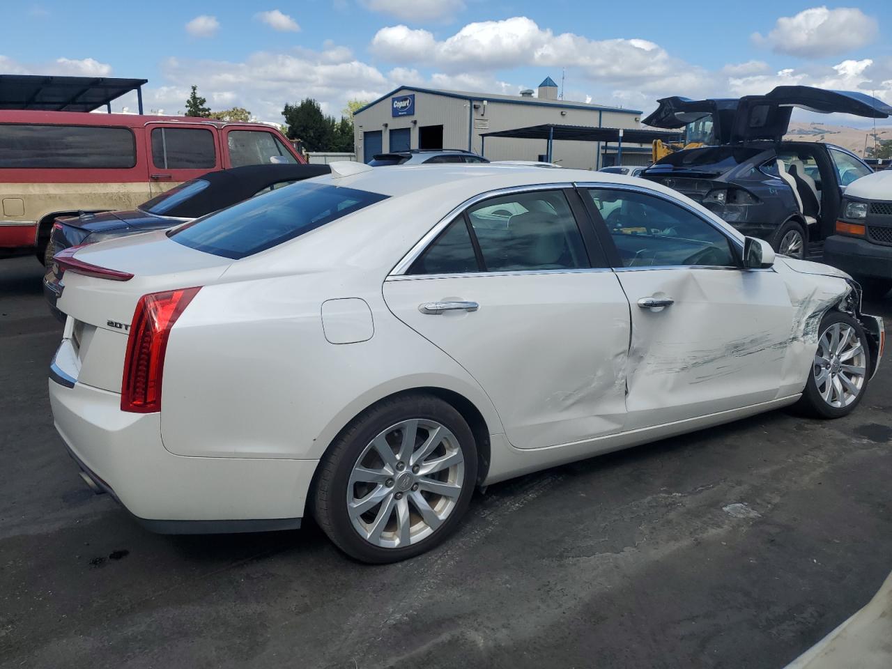 2018 Cadillac Ats Белый vin: 1G6AA5RX4J0181347
