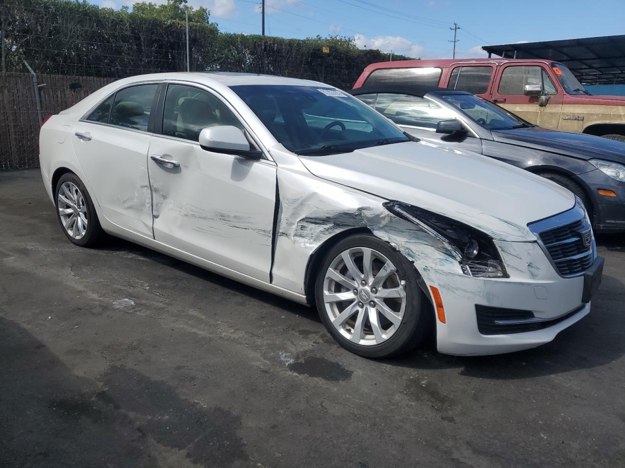 2018 Cadillac Ats Белый vin: 1G6AA5RX4J0181347