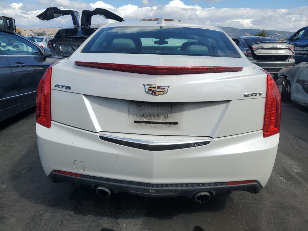 2018 Cadillac Ats Белый vin: 1G6AA5RX4J0181347