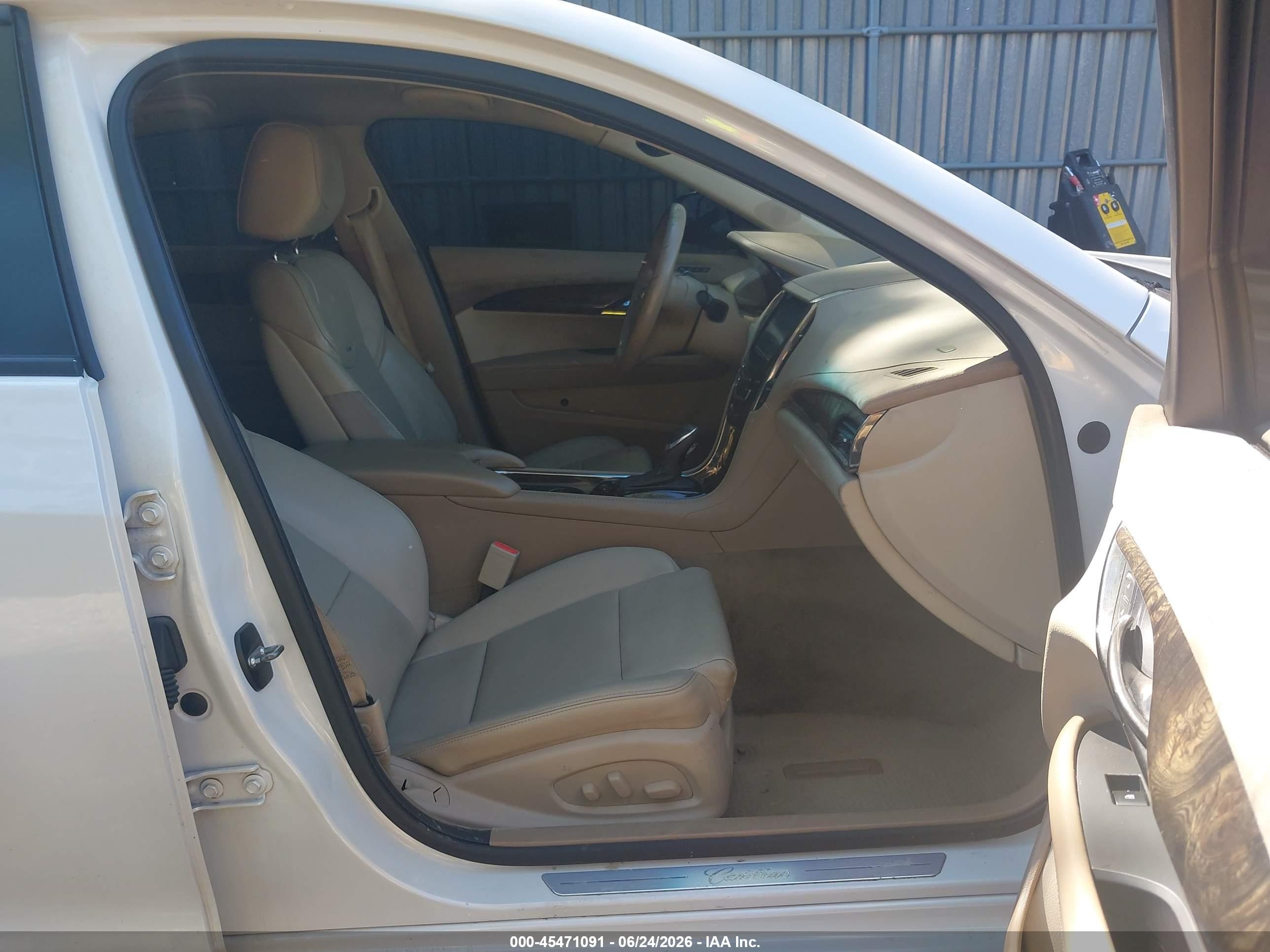 2015 Cadillac Ats Luxury White vin: 1G6AB5RX8F0105537