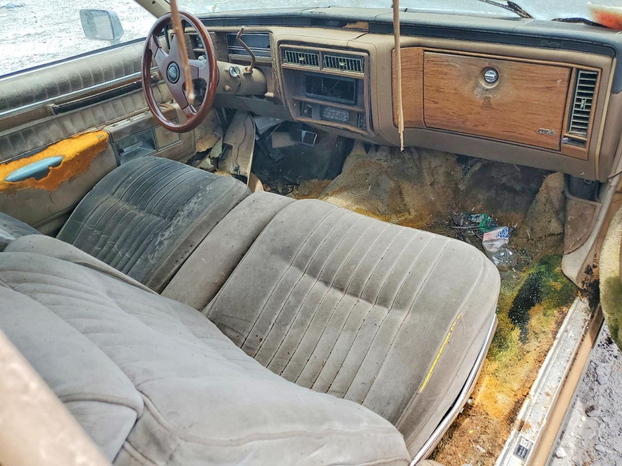 1981 Cadillac Deville Brown vin: 1G6AD479XB9209963