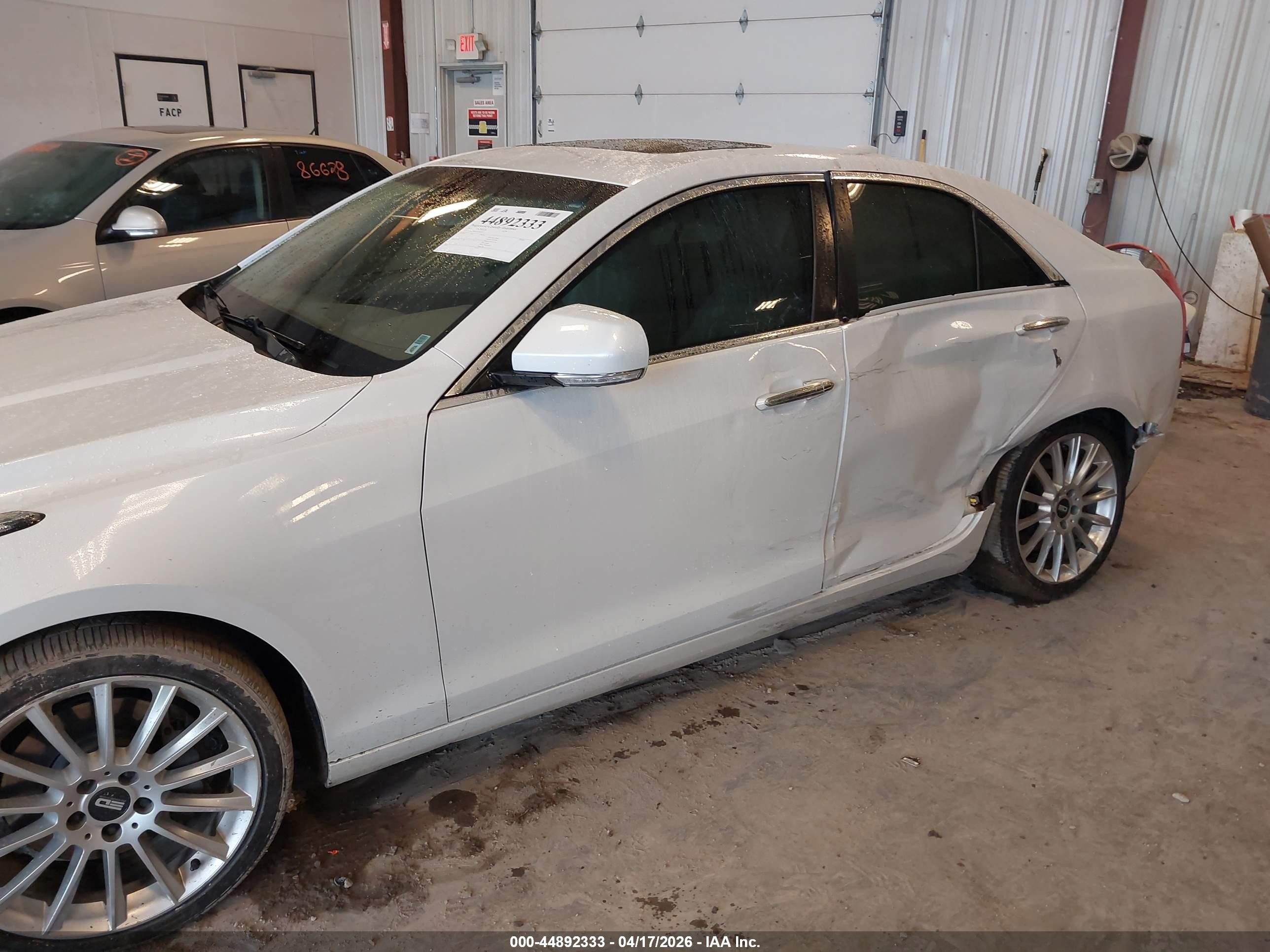 2015 Cadillac Ats Luxury Белый vin: 1G6AH5RX1F0108939