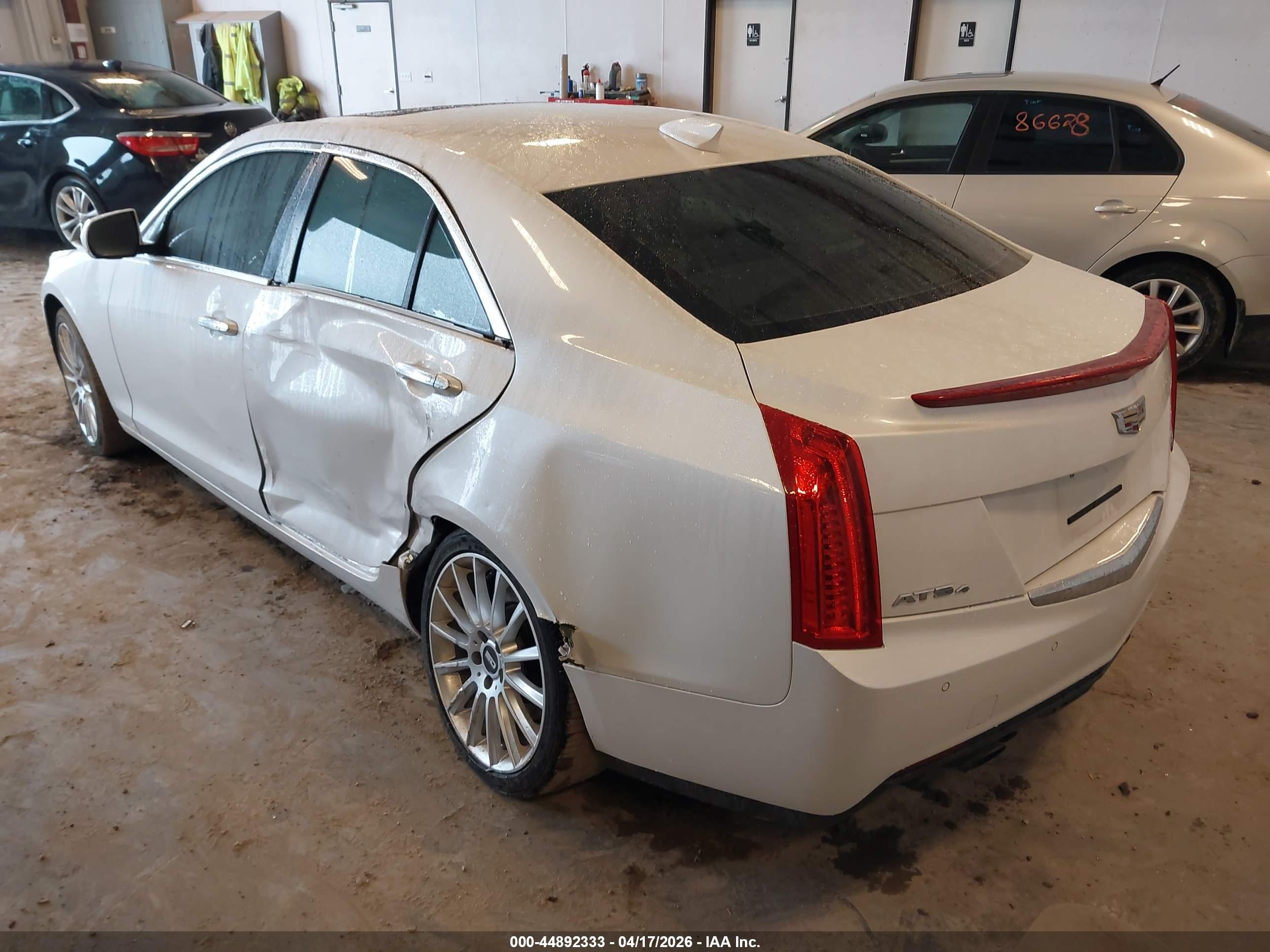 2015 Cadillac Ats Luxury Белый vin: 1G6AH5RX1F0108939
