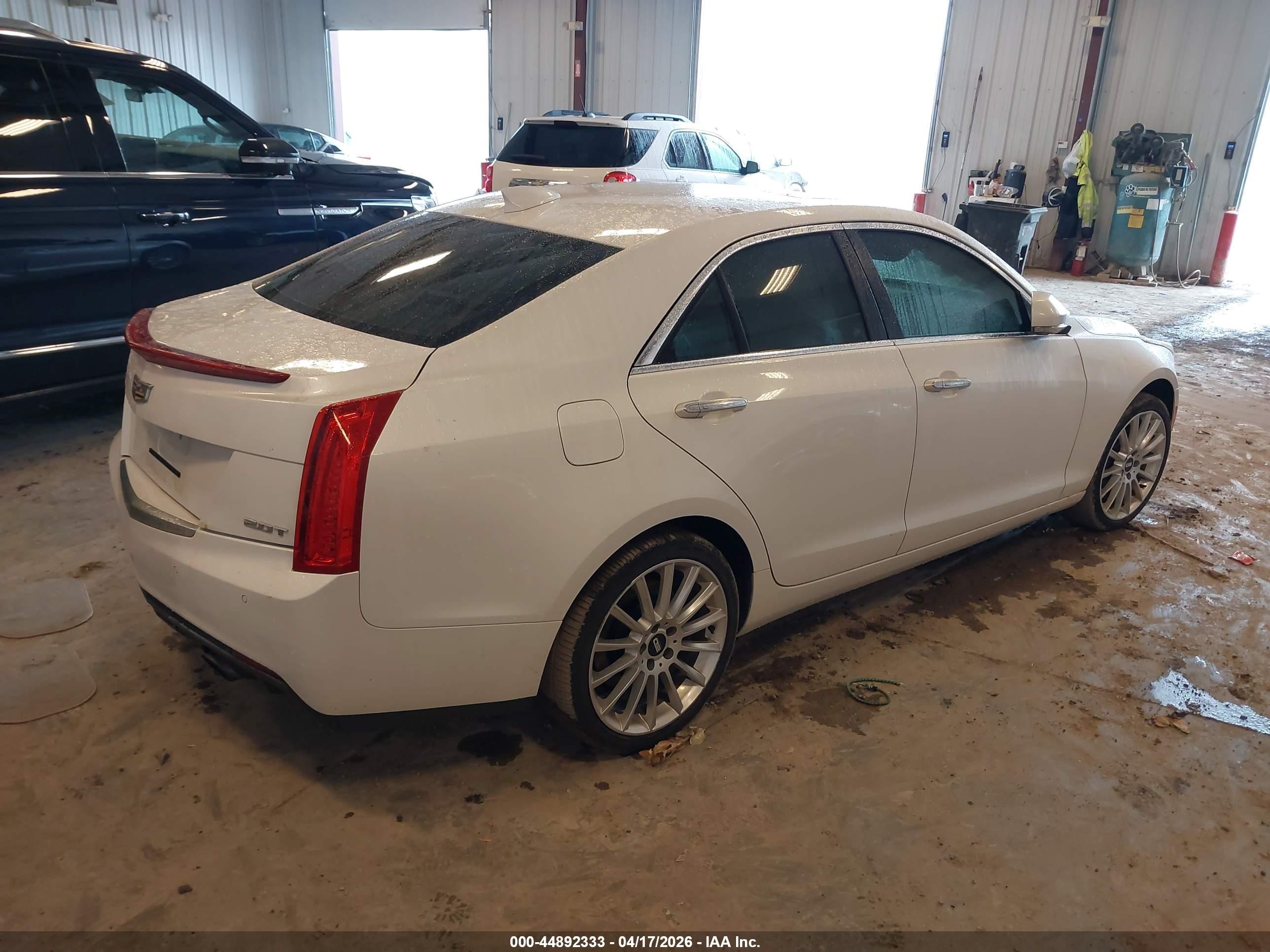 2015 Cadillac Ats Luxury Белый vin: 1G6AH5RX1F0108939