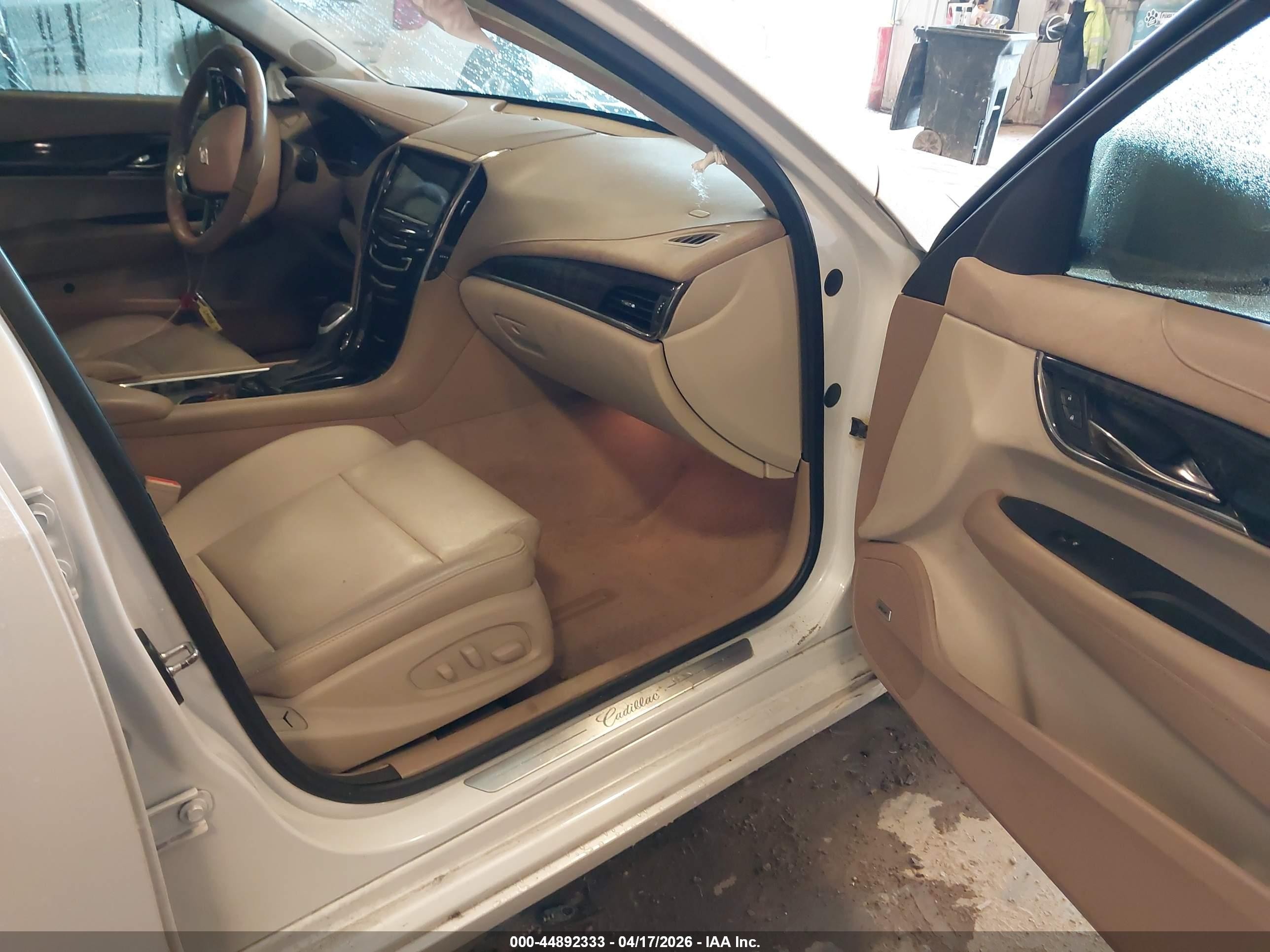 2015 Cadillac Ats Luxury Белый vin: 1G6AH5RX1F0108939