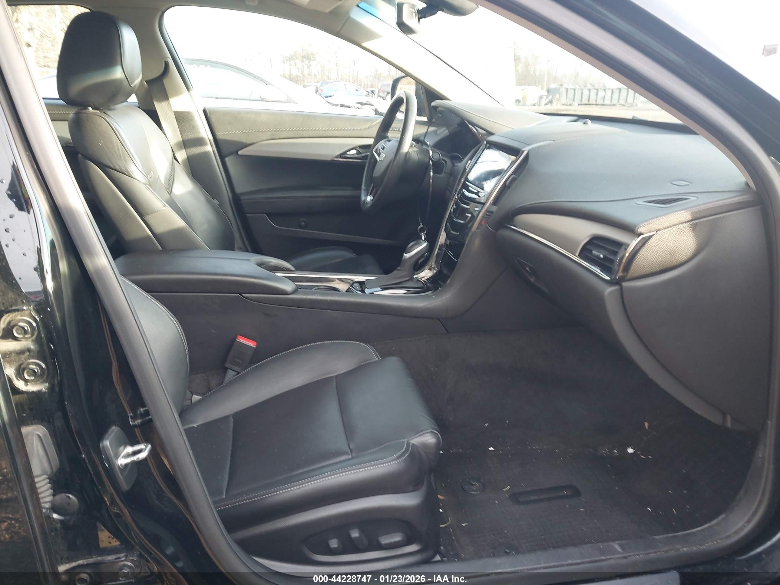 2015 Cadillac Ats Luxury Черный vin: 1G6AH5RX8F0102796
