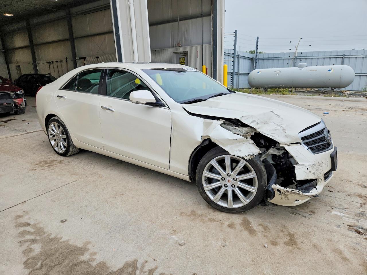 2013 Cadillac Ats Luxury Белый vin: 1G6AH5SX6D0133651
