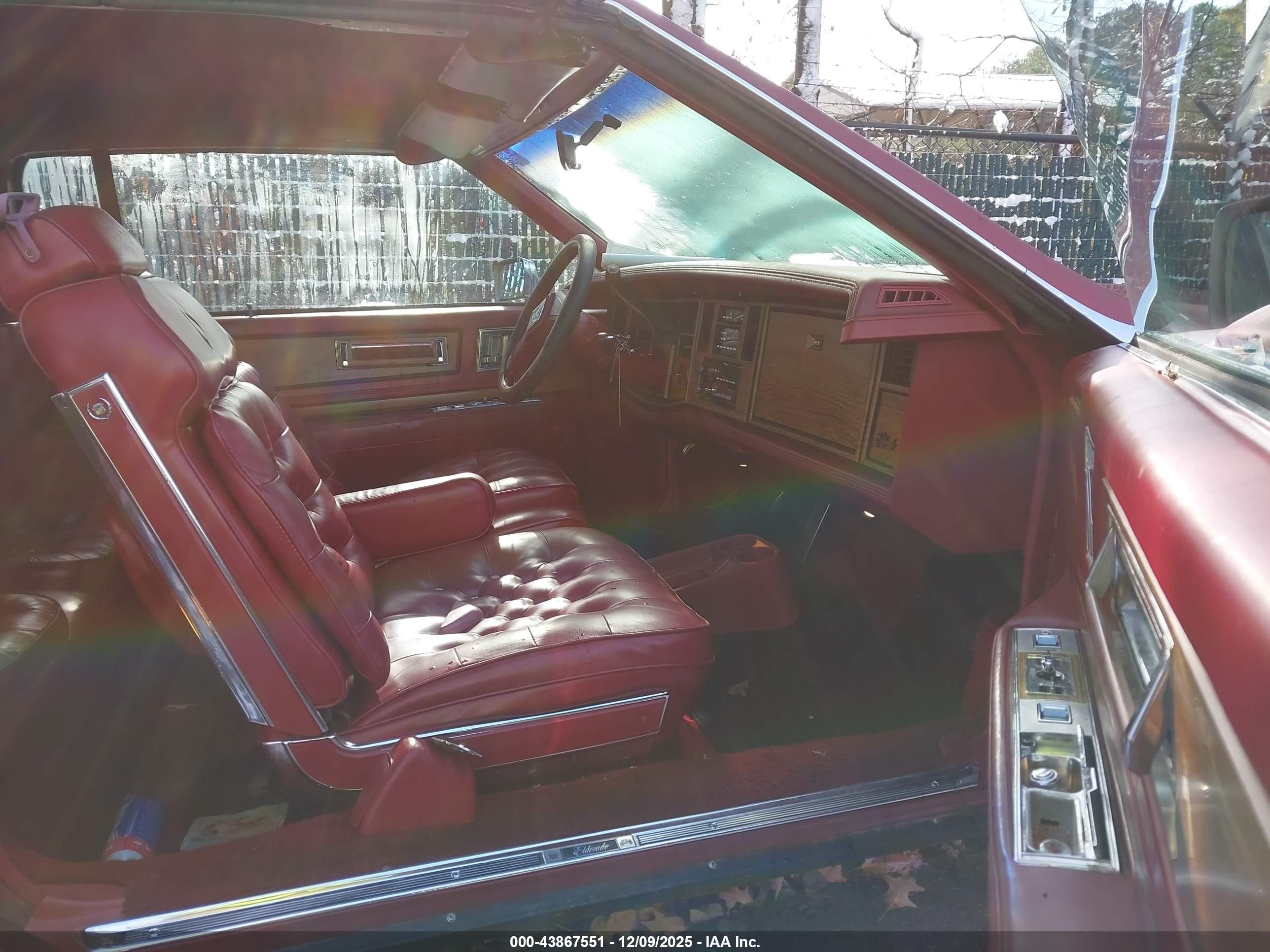 1984 Cadillac Eldorado Biarritz Красный vin: 1G6AL6789EE650565