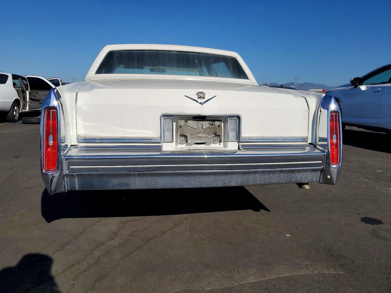 1984 Cadillac Deville White vin: 1G6AM6981E9005492