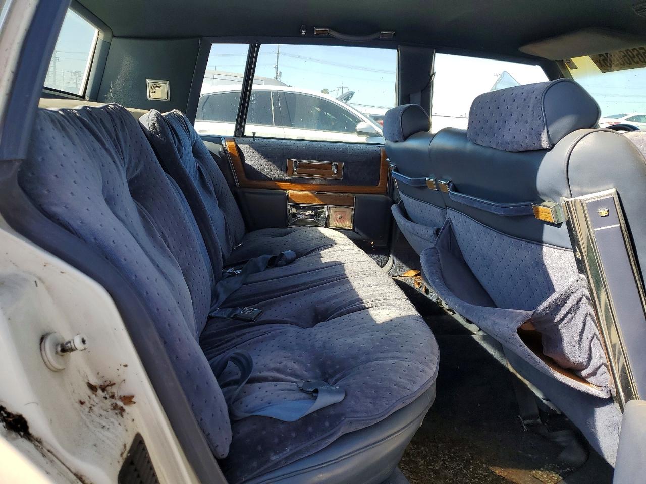 1984 Cadillac Deville White vin: 1G6AM6981E9005492