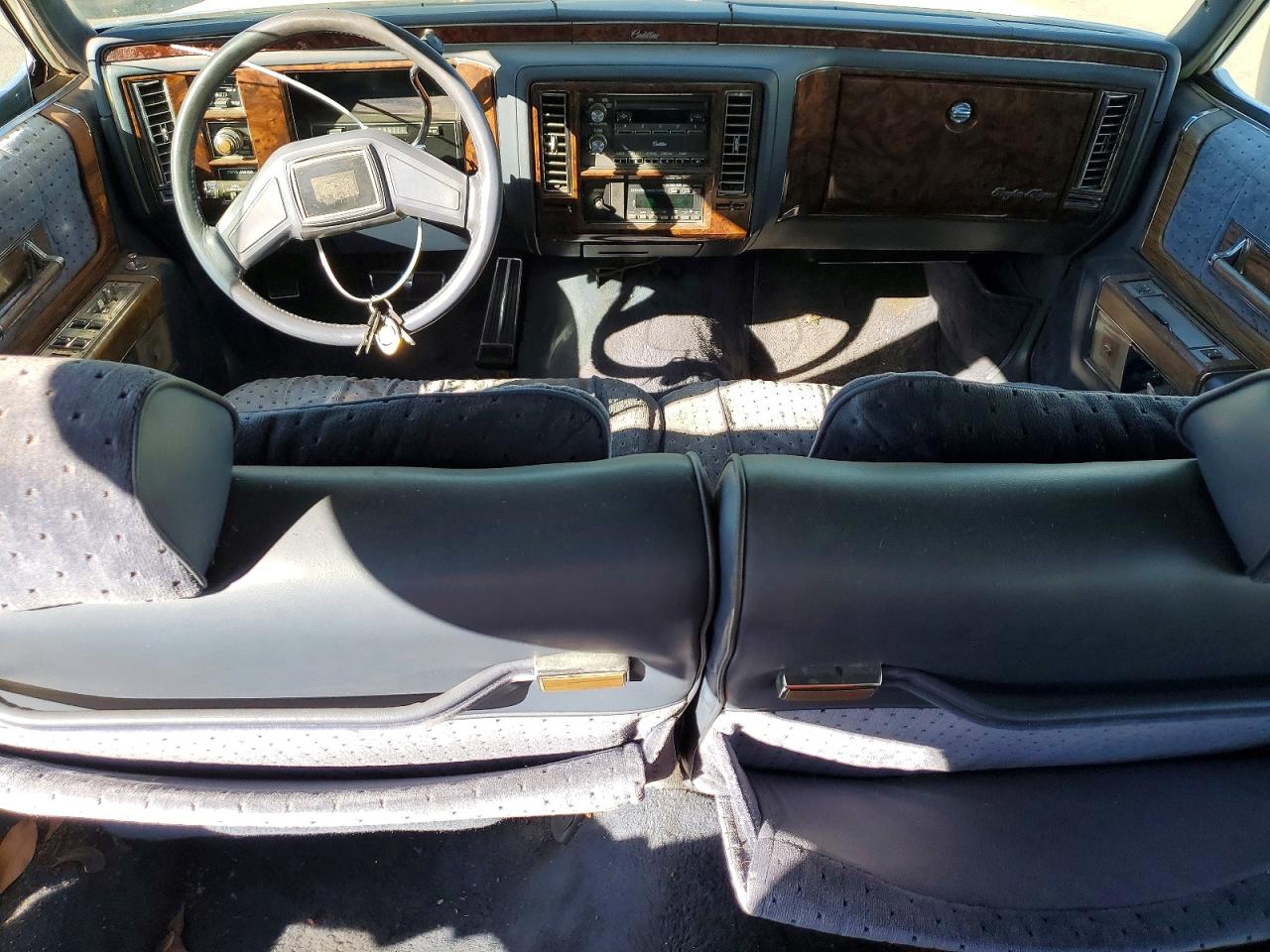 1984 Cadillac Deville White vin: 1G6AM6981E9005492