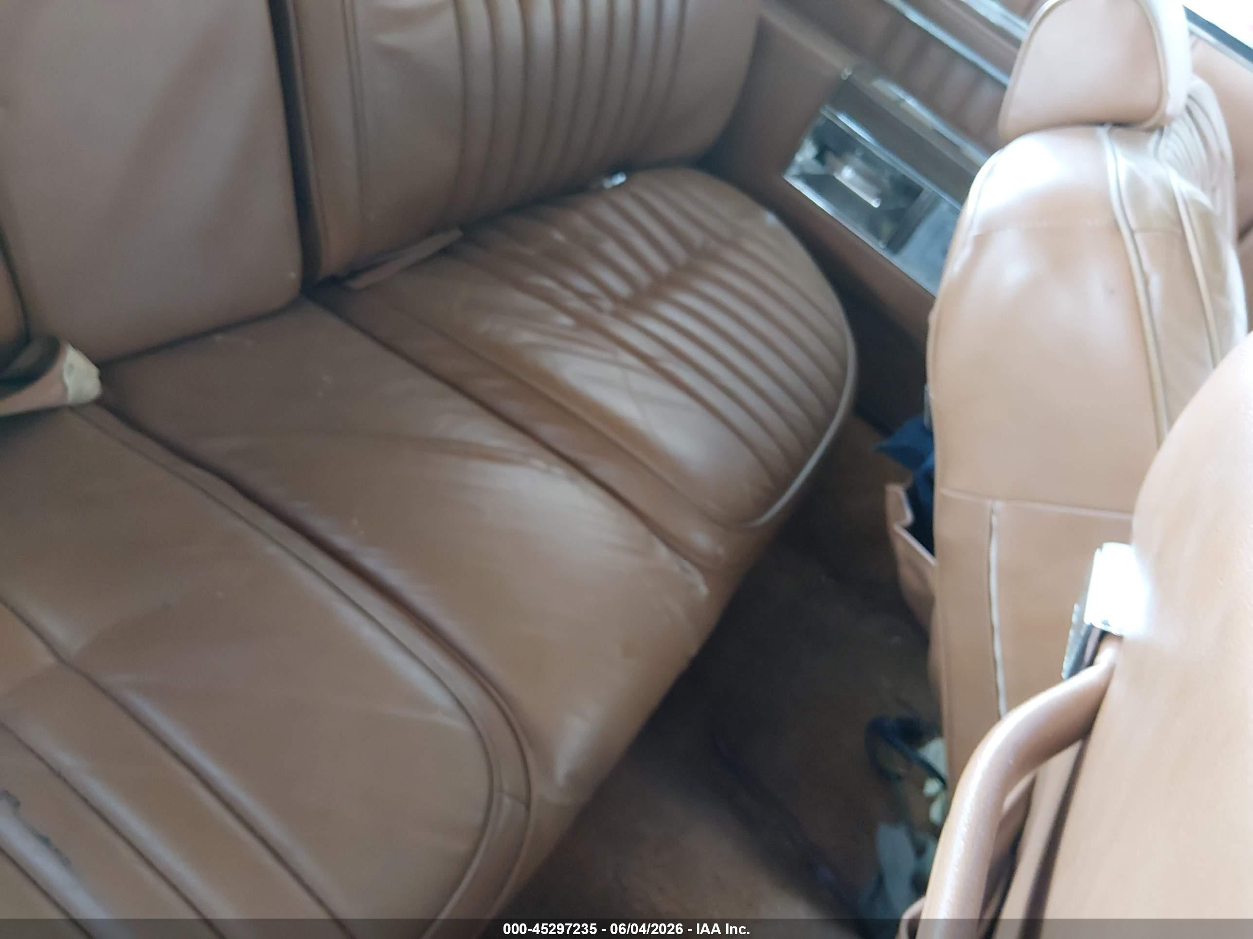 1984 Cadillac Deville   Red vin: 1G6AM6981E9144537