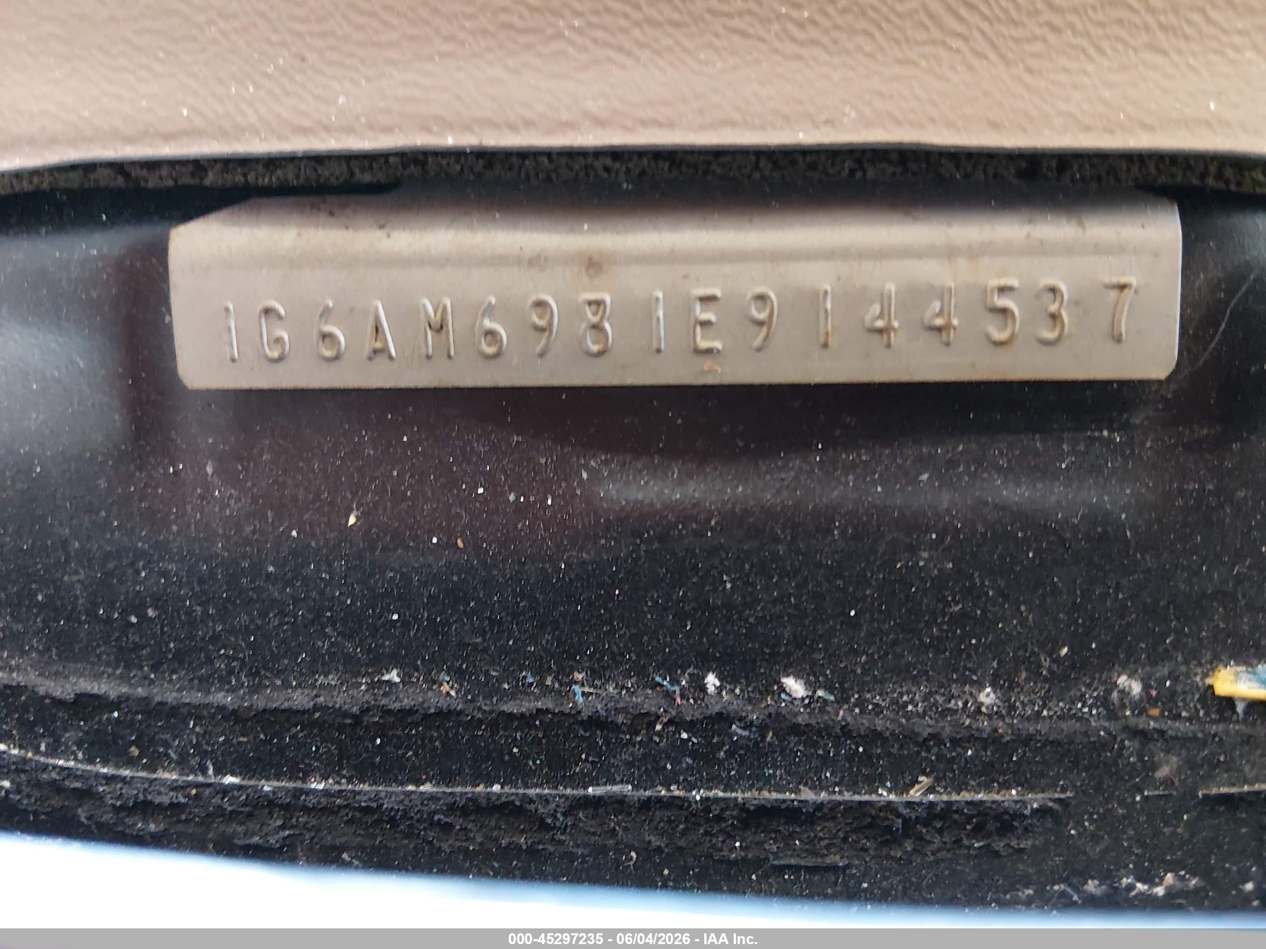 1984 Cadillac Deville   Red vin: 1G6AM6981E9144537