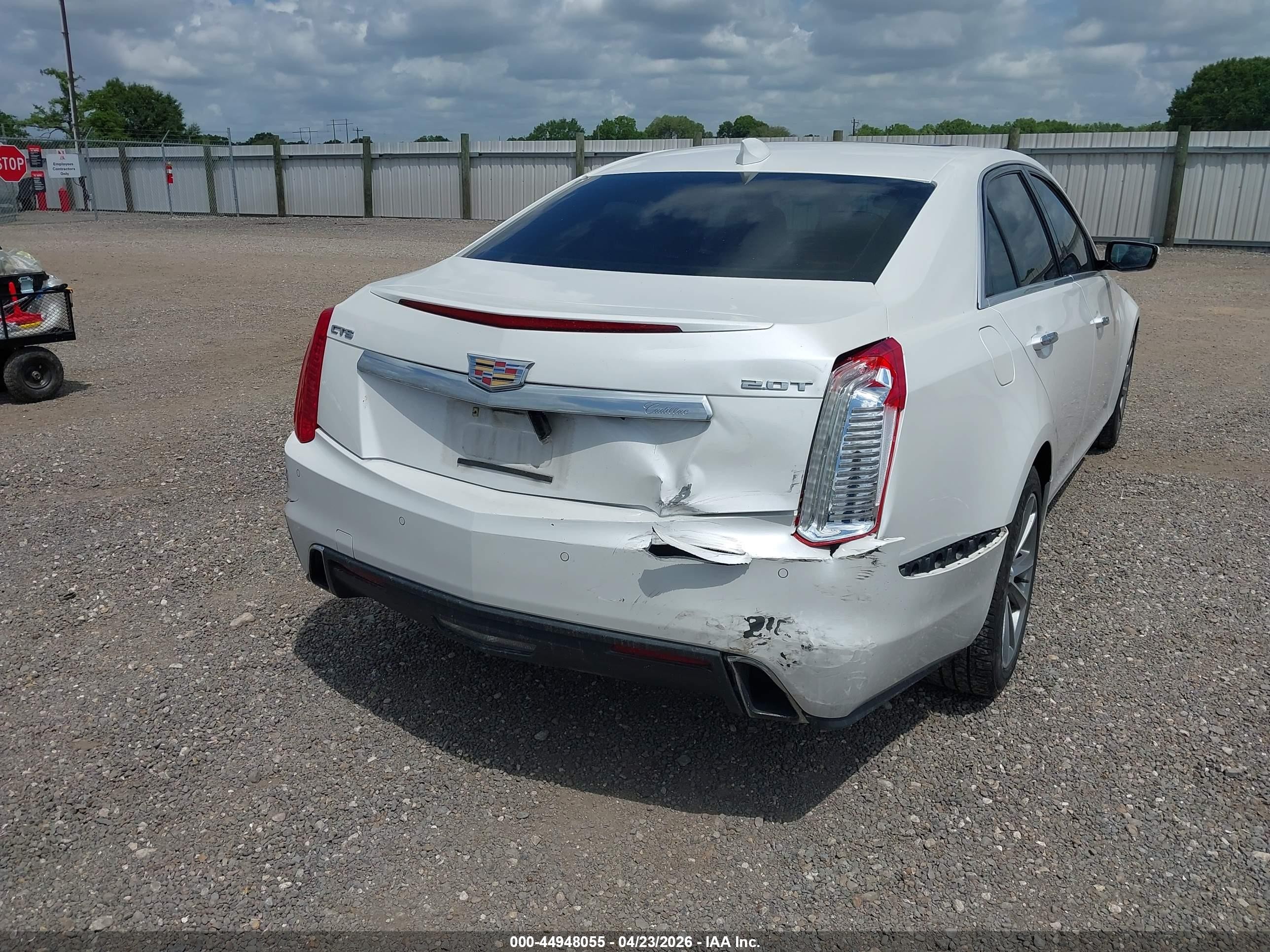 2018 Cadillac Cts Luxury Белый vin: 1G6AR5SX7J0126930