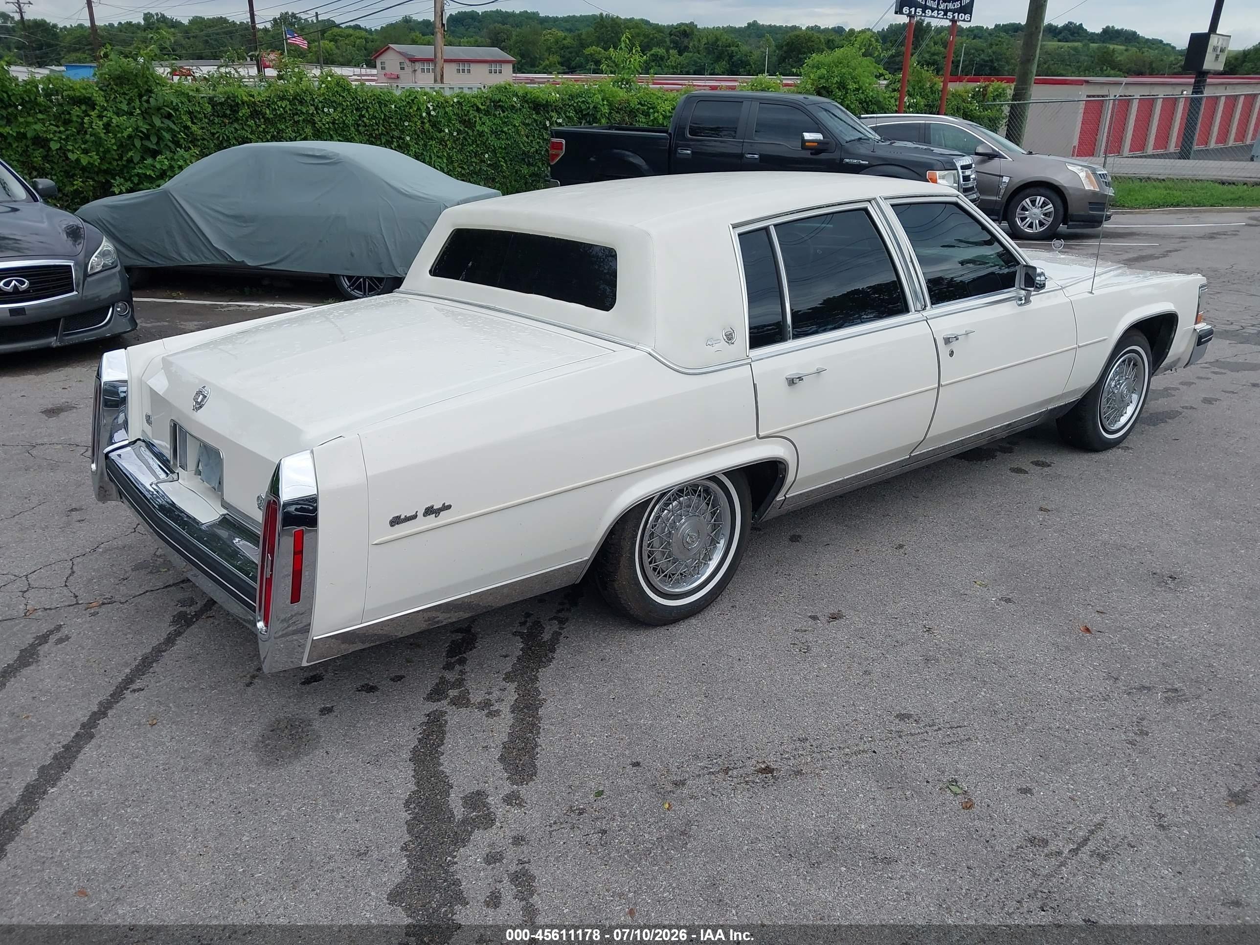 1984 Cadillac Fleetwood Brougham White vin: 1G6AW6982E9023106