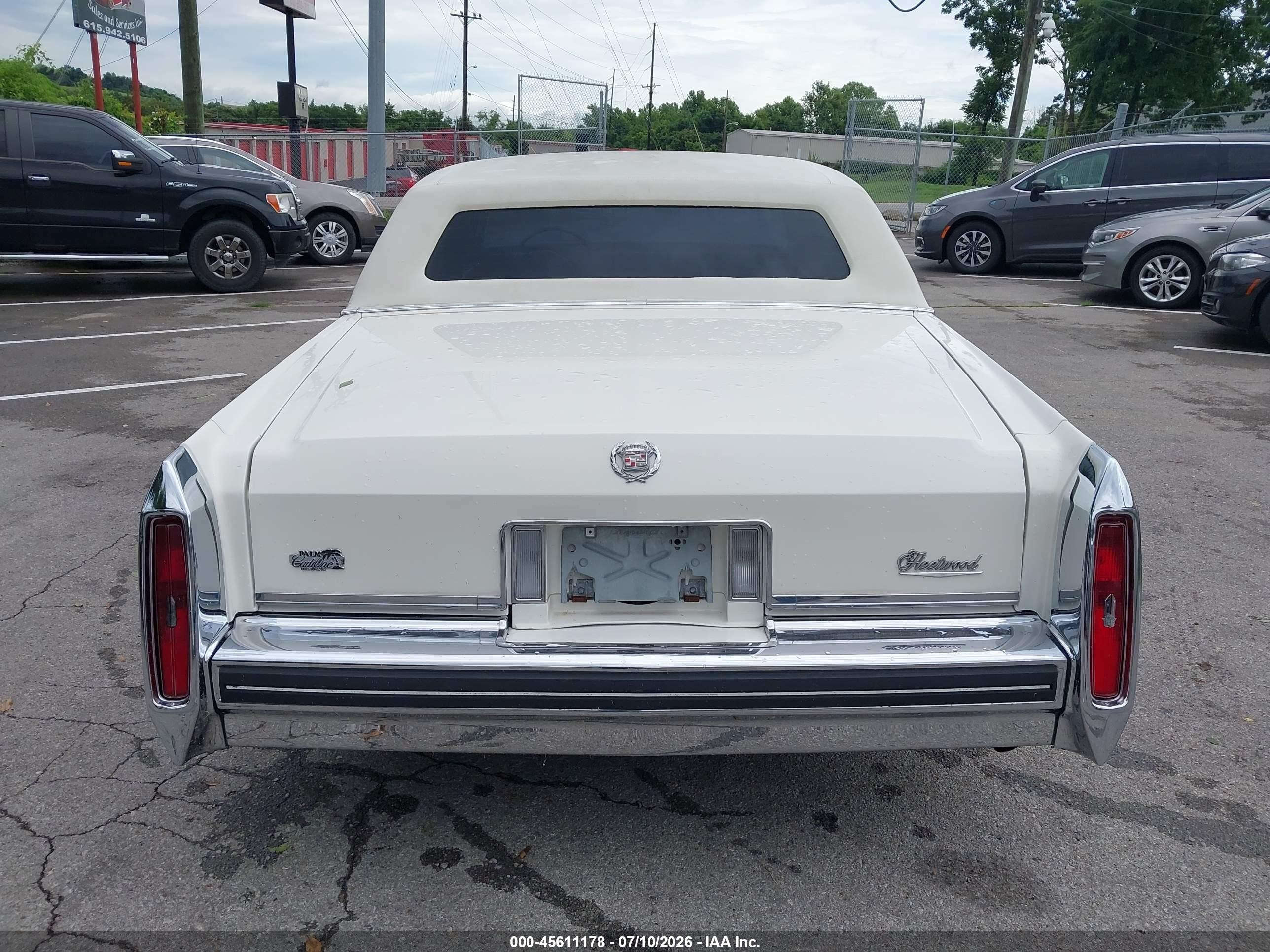 1984 Cadillac Fleetwood Brougham White vin: 1G6AW6982E9023106
