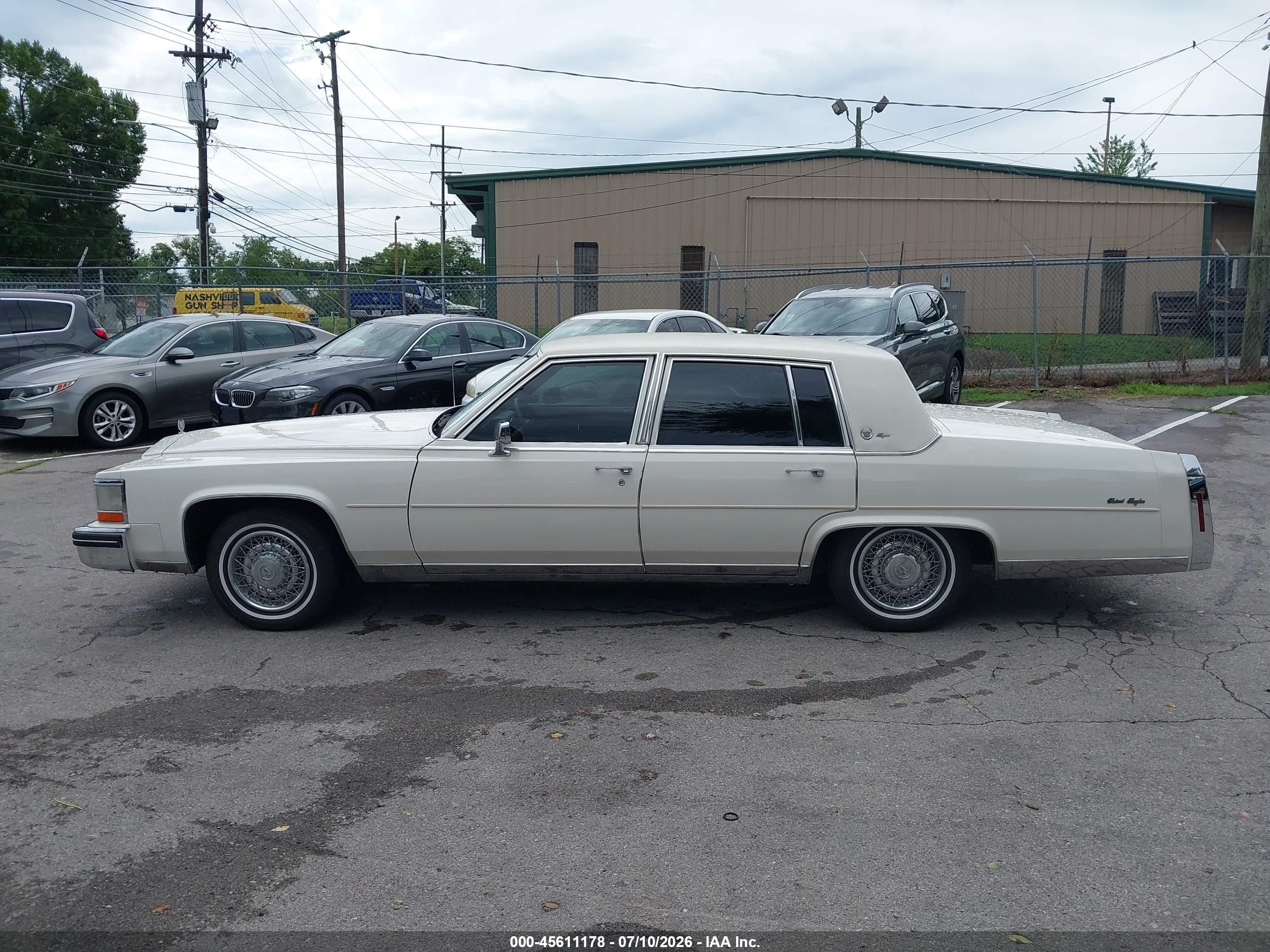 1984 Cadillac Fleetwood Brougham White vin: 1G6AW6982E9023106