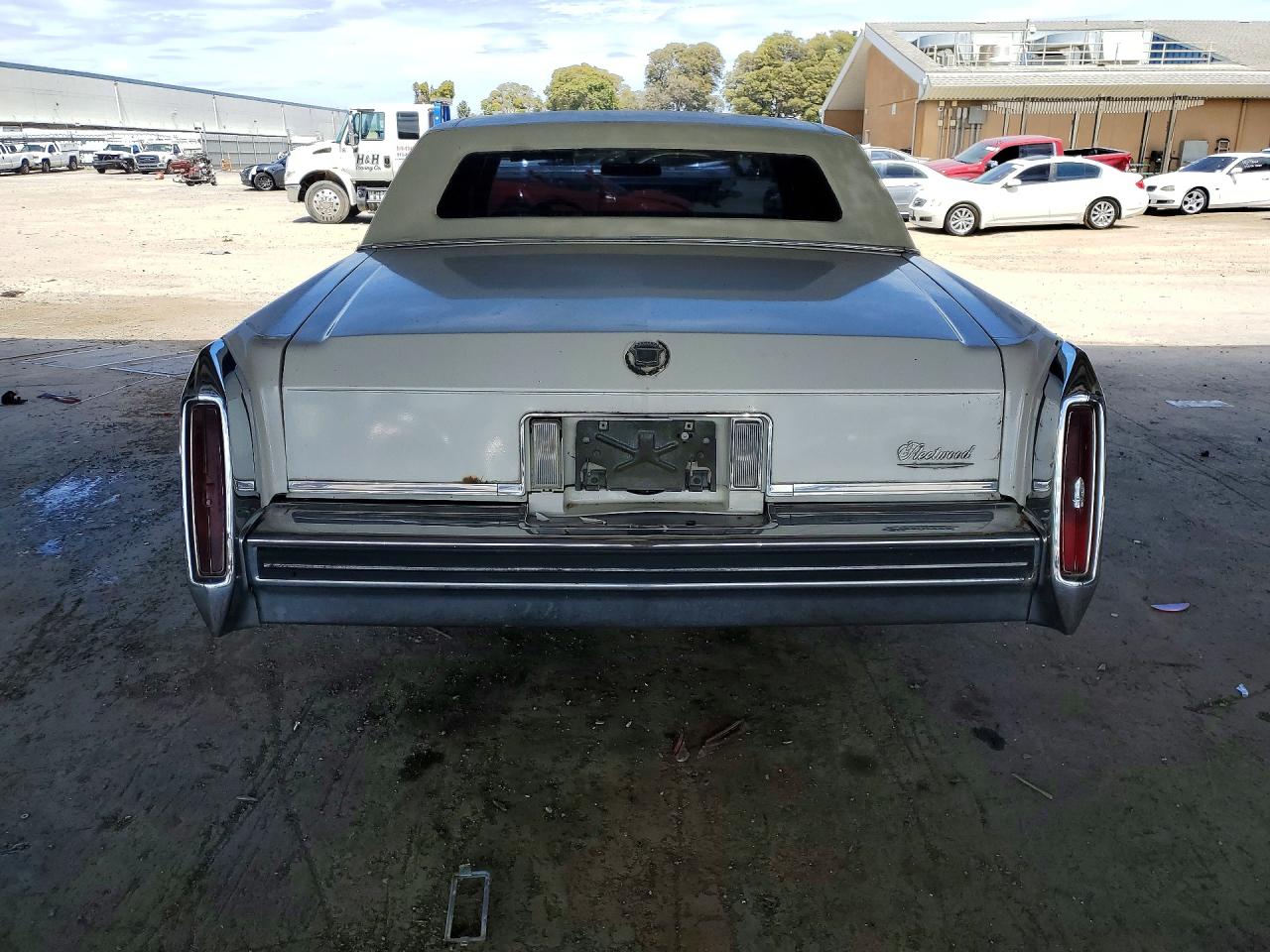1984 Cadillac Fleetwood Brougham White vin: 1G6AW6988E9064193