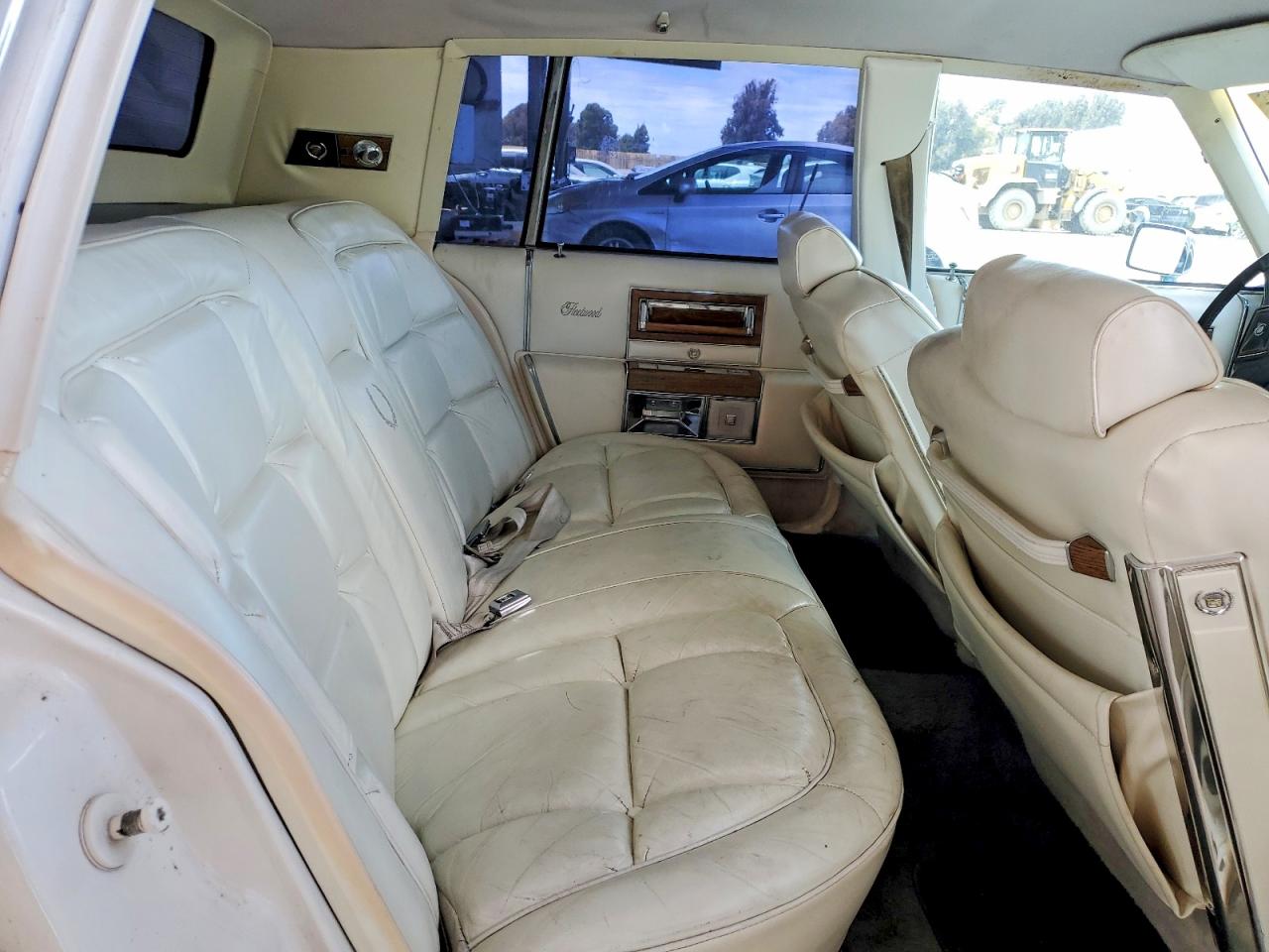 1984 Cadillac Fleetwood Brougham White vin: 1G6AW6988E9064193