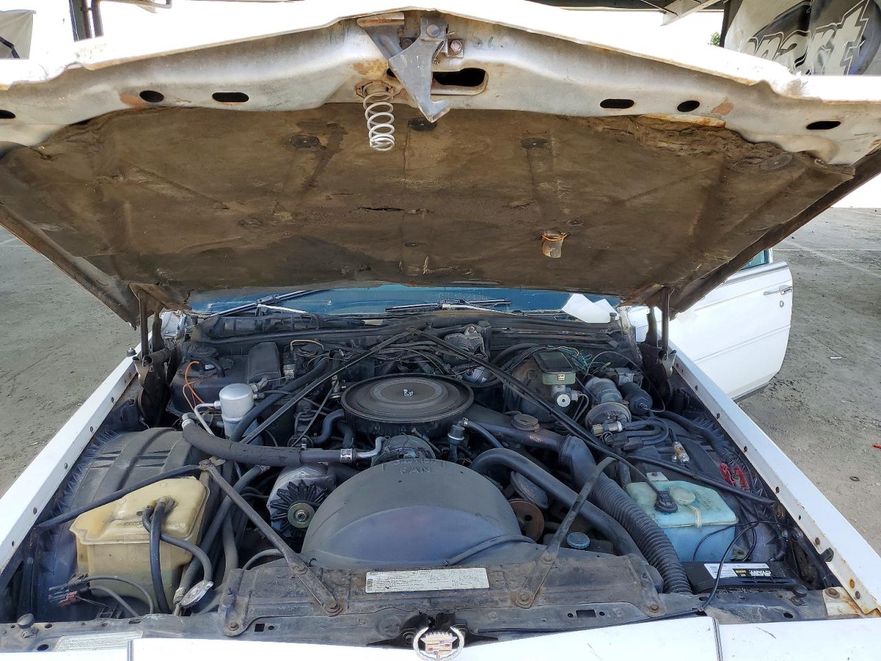 1984 Cadillac Fleetwood Brougham White vin: 1G6AW6988E9064193