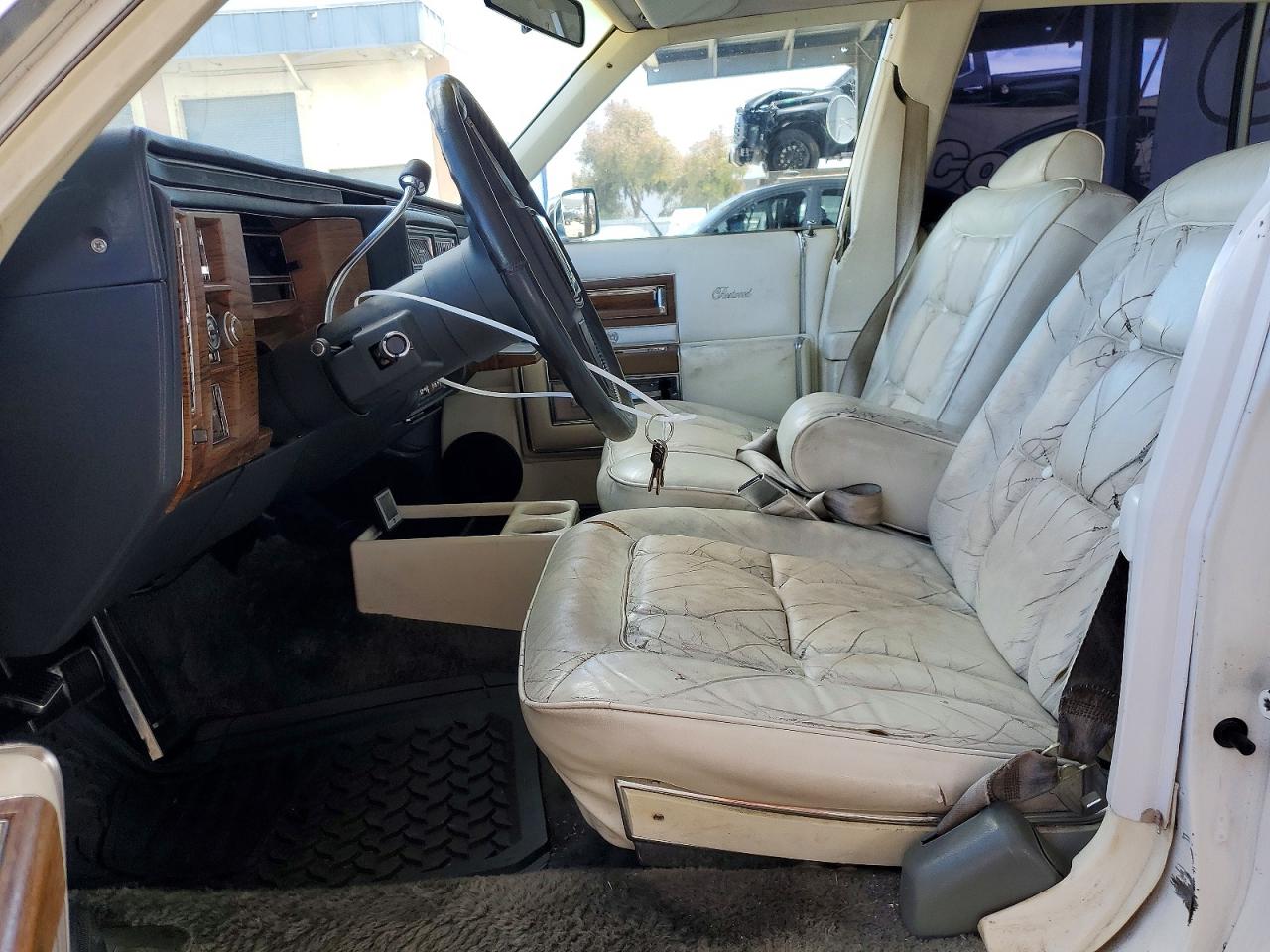 1984 Cadillac Fleetwood Brougham White vin: 1G6AW6988E9064193