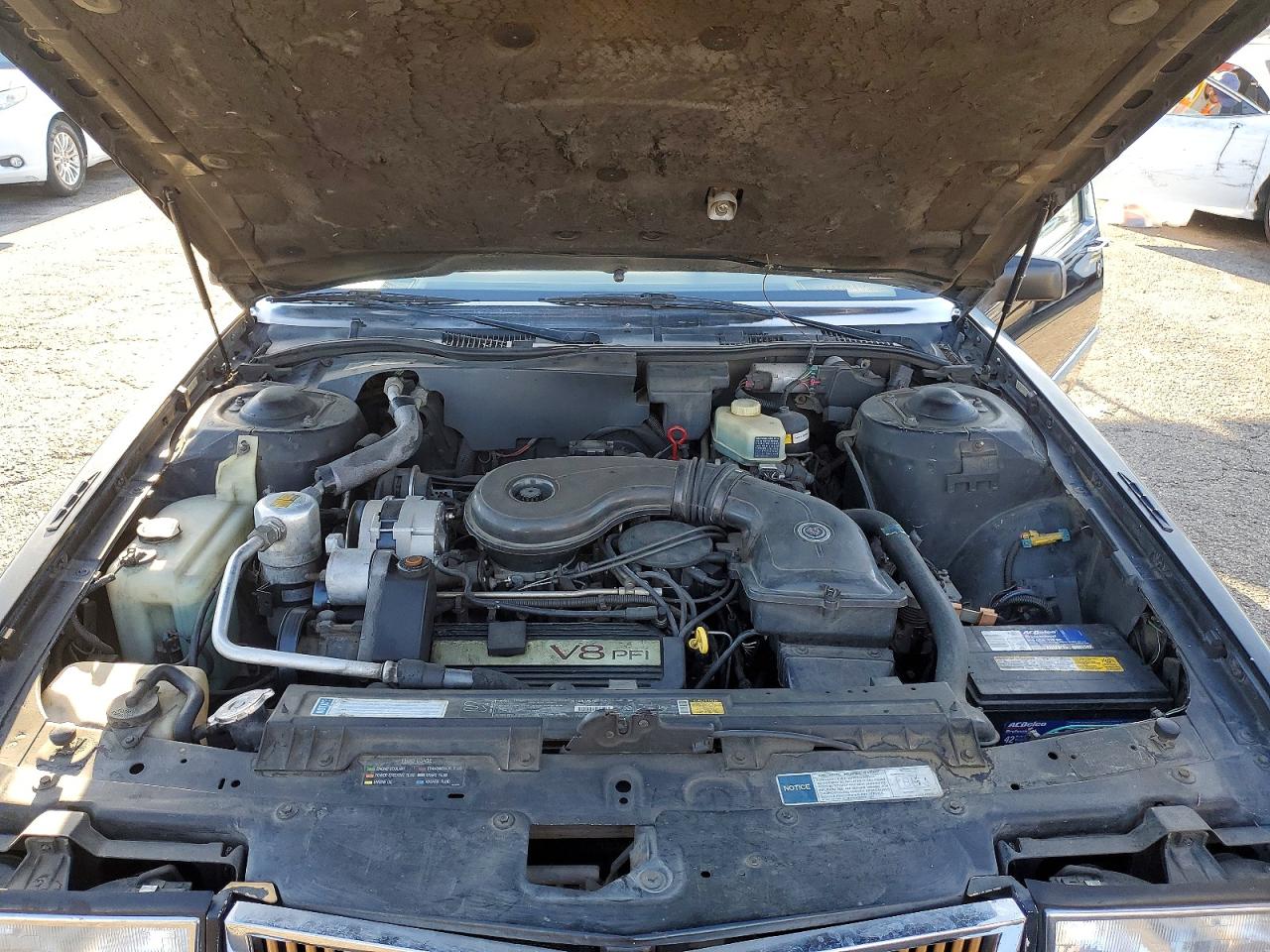 1990 Cadillac Fleetwood Black vin: 1G6CB1330L4206115