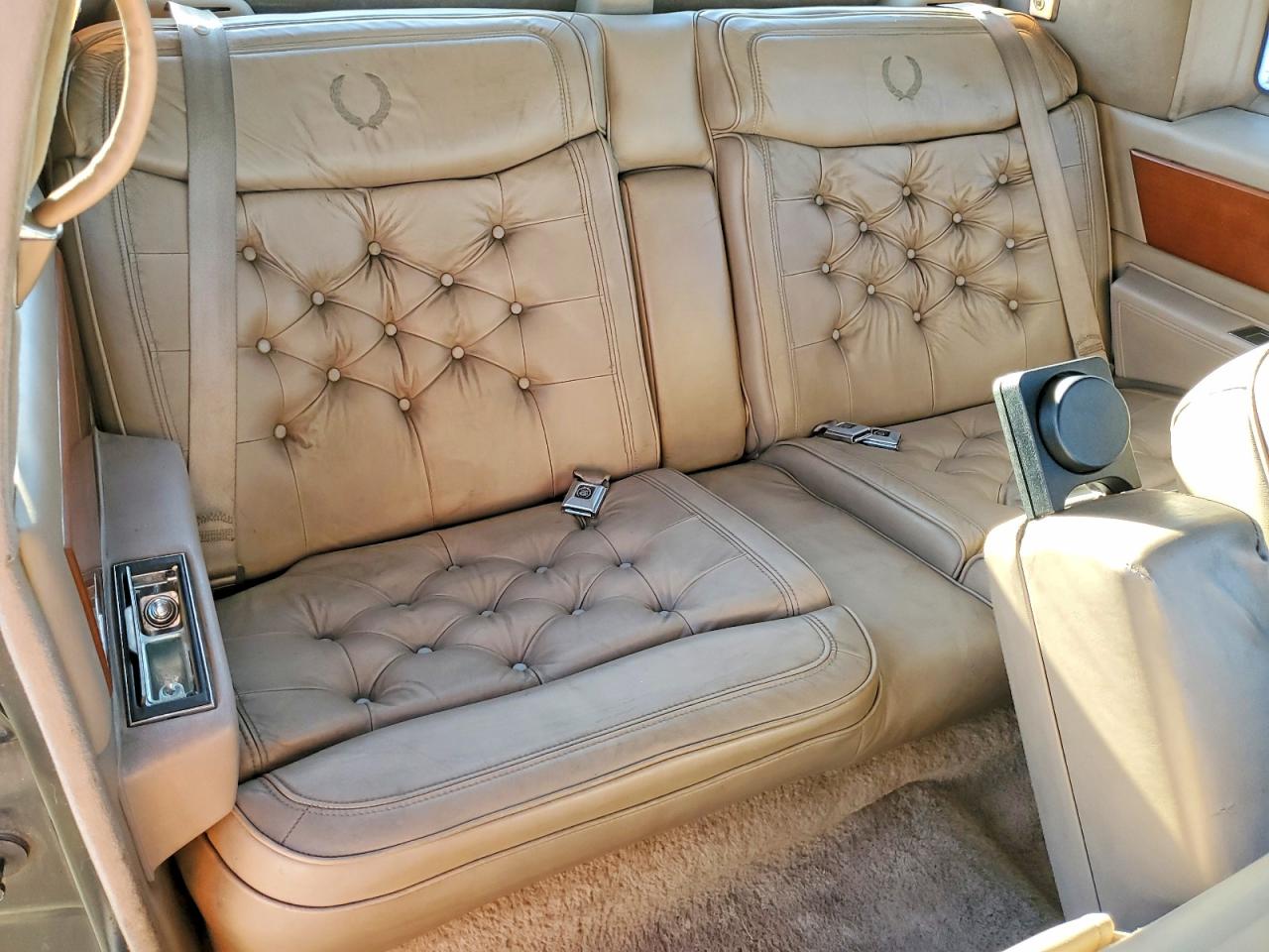 1990 Cadillac Fleetwood Black vin: 1G6CB1330L4206115